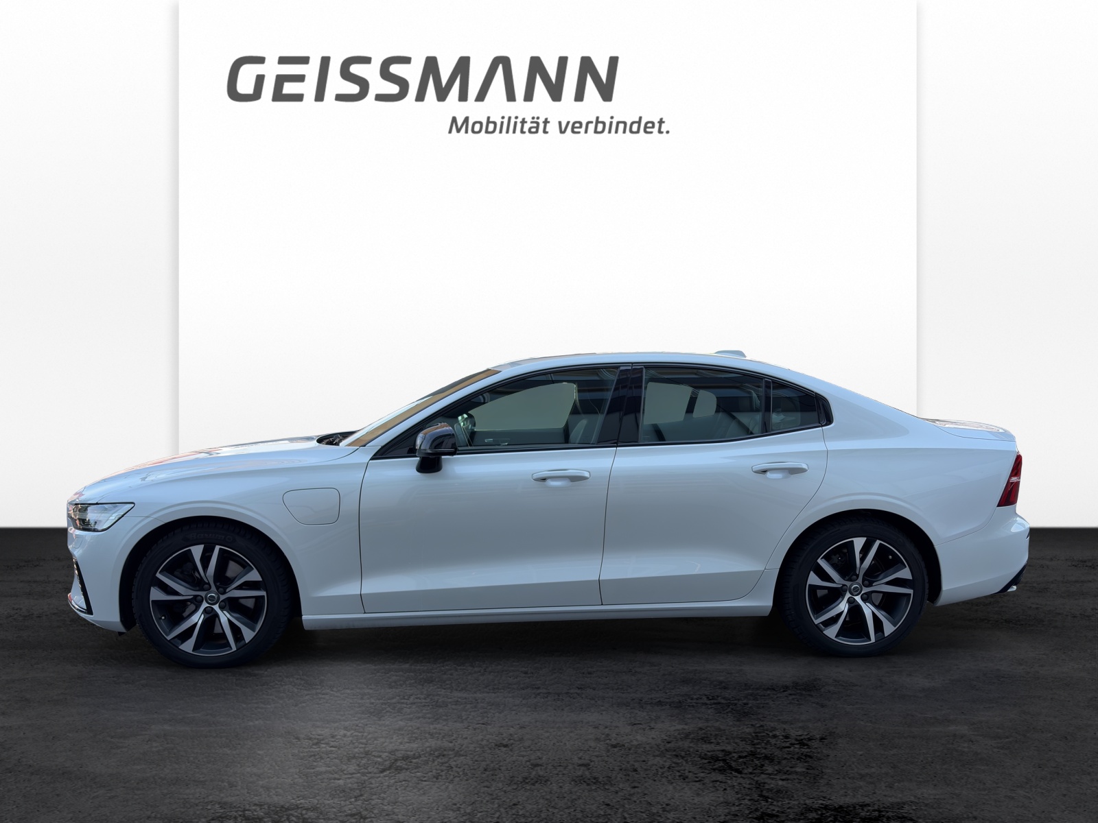 VOLVO S60 2.0 T8 TE R-Design eAWD-image-2