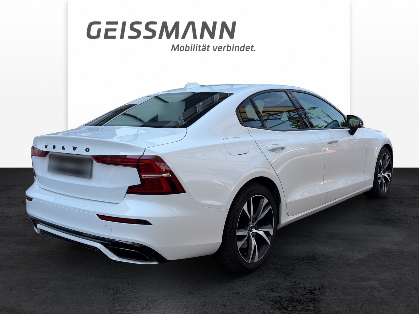 VOLVO S60 2.0 T8 TE R-Design eAWD-image-5
