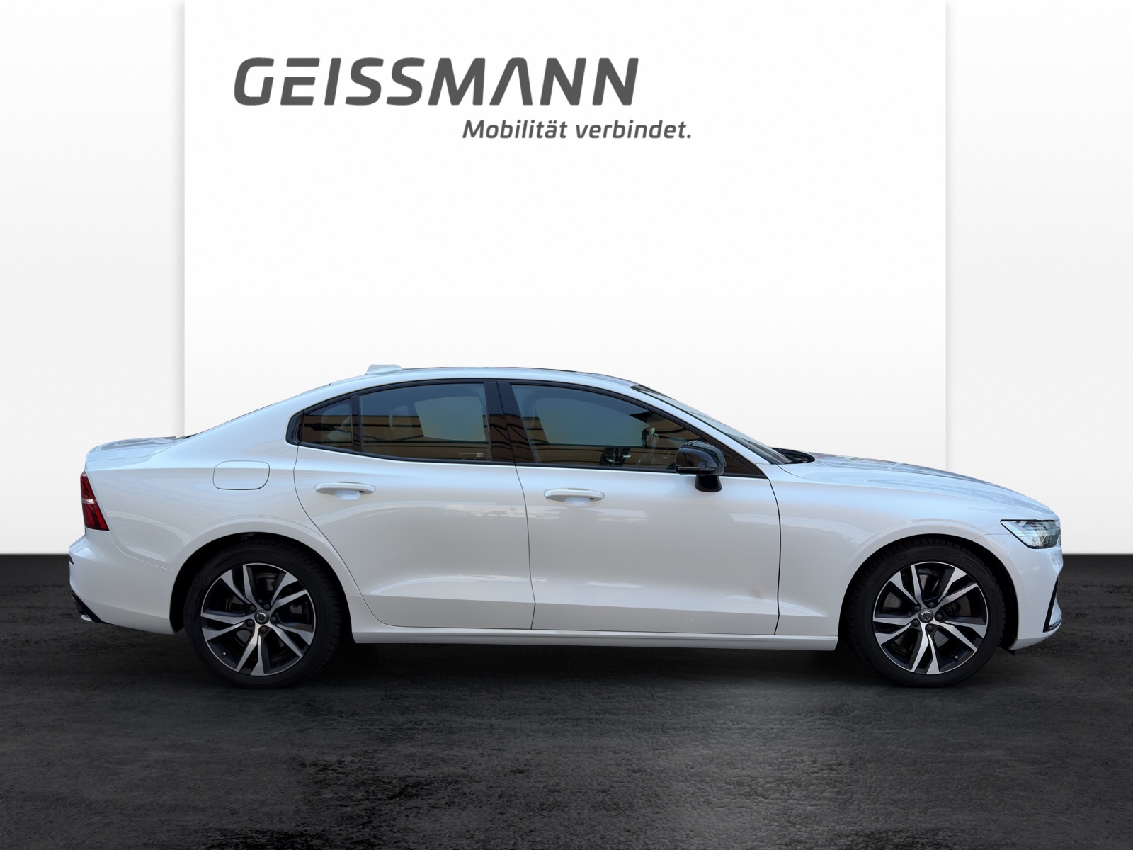 VOLVO S60 2.0 T8 TE R-Design eAWD-image-3