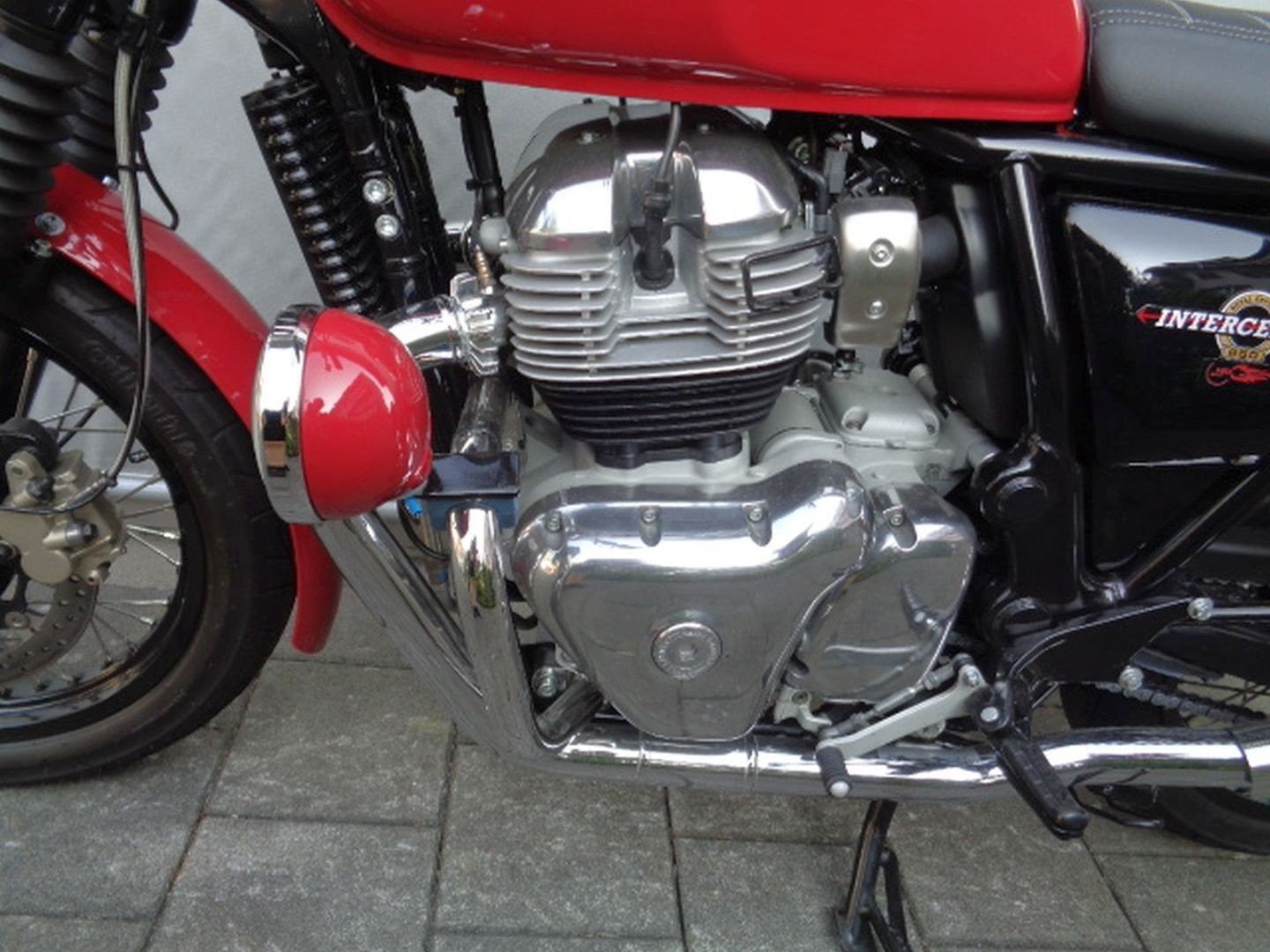 ROYAL ENFIELD INTERCEPTOR 650 TWIN-image-9