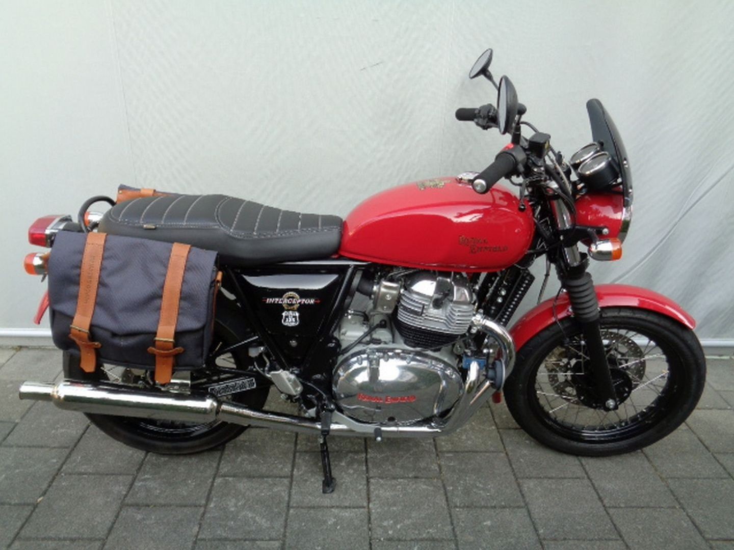 ROYAL ENFIELD INTERCEPTOR 650 TWIN-showroom-element-3