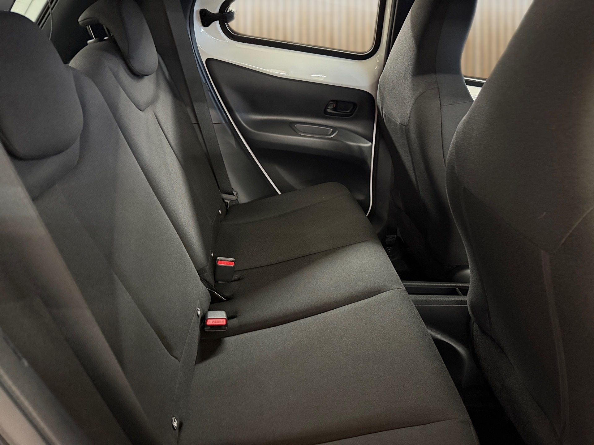TOYOTA Aygo X 1.5 Comfort e-CVT-image-12