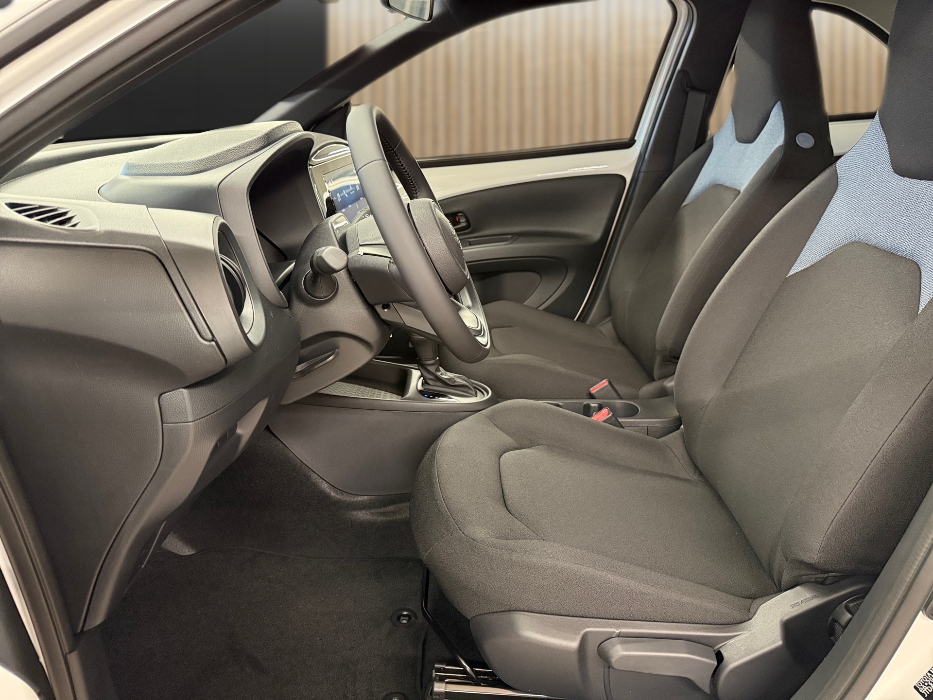 TOYOTA Aygo X 1.5 Comfort e-CVT-image-9