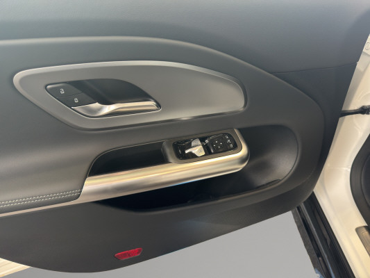 MERCEDES-BENZ CLA SB 180 8G-DCT-image-9