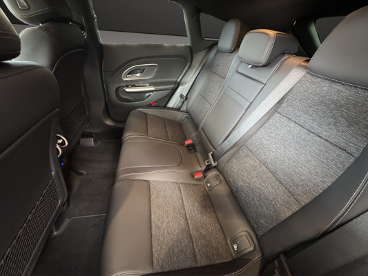 MERCEDES-BENZ CLA SB 180 8G-DCT-image-10