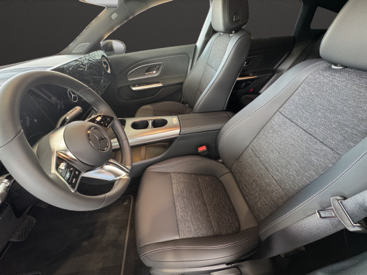 MERCEDES-BENZ CLA SB 180 8G-DCT-image-8
