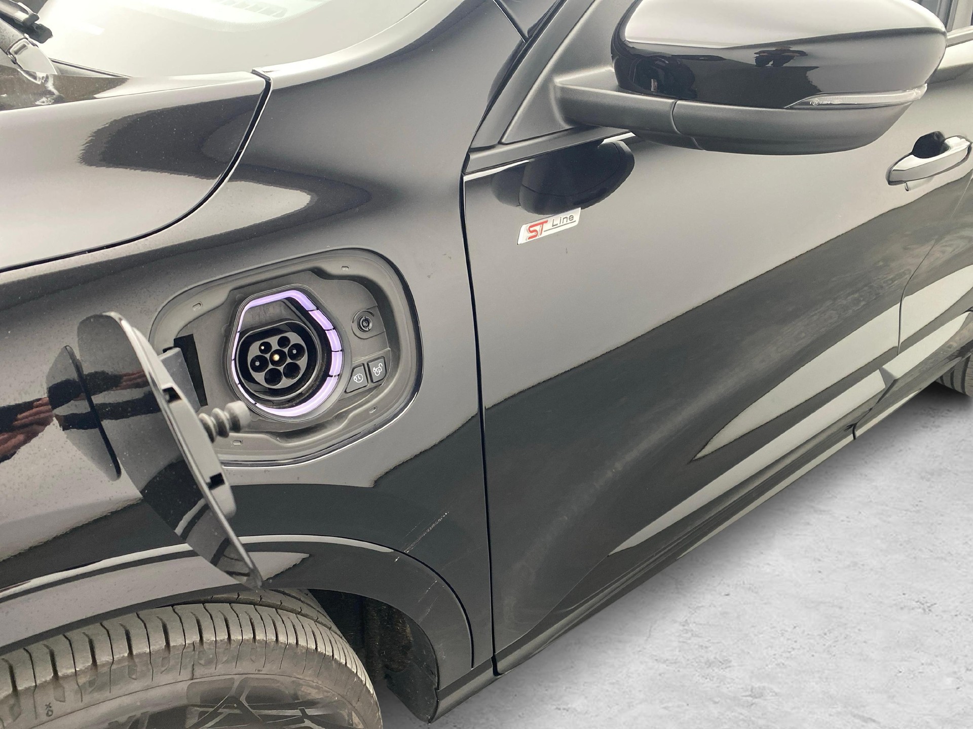 FORD Kuga 2.5 Plug-in Hybrid ST-Line-image-19