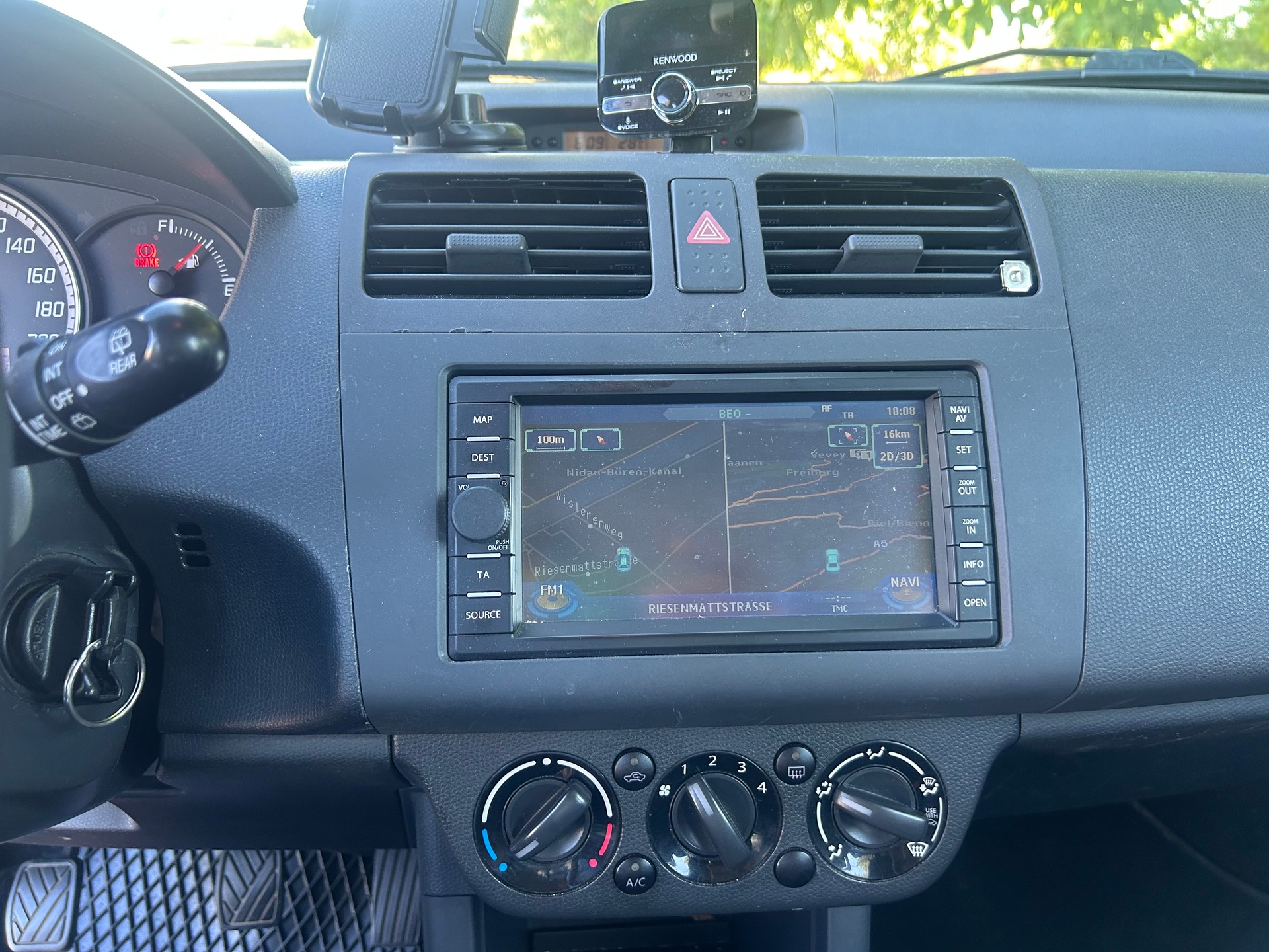 SUZUKI Swift 1.3i 16V GL Top 4x4-image-9