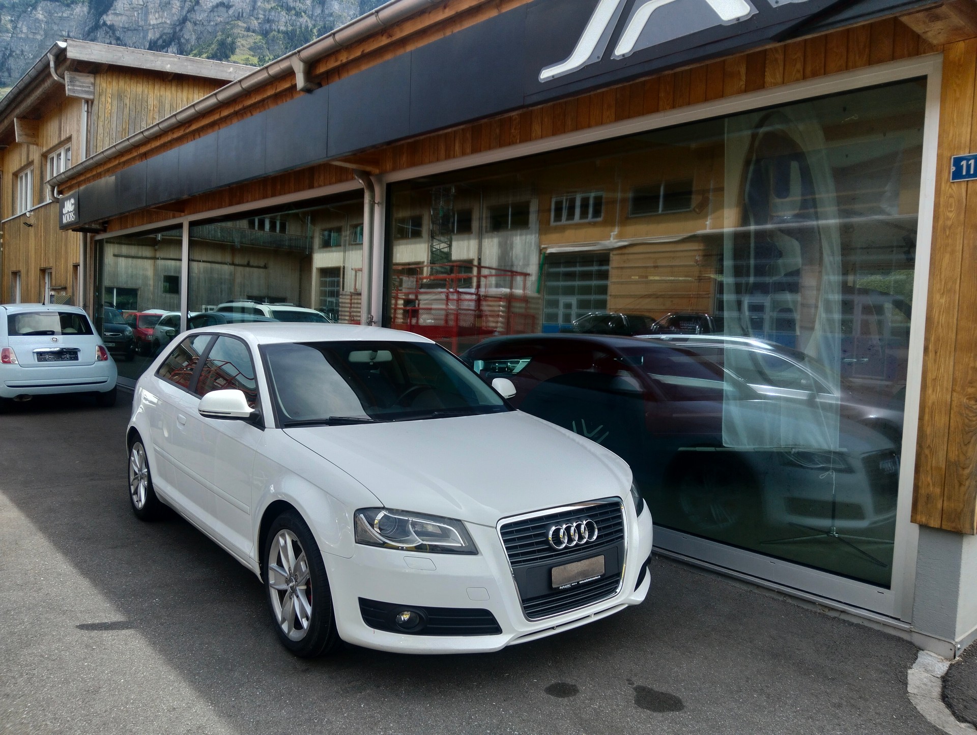 AUDI A3 1.8 TFSI Attraction-image-0