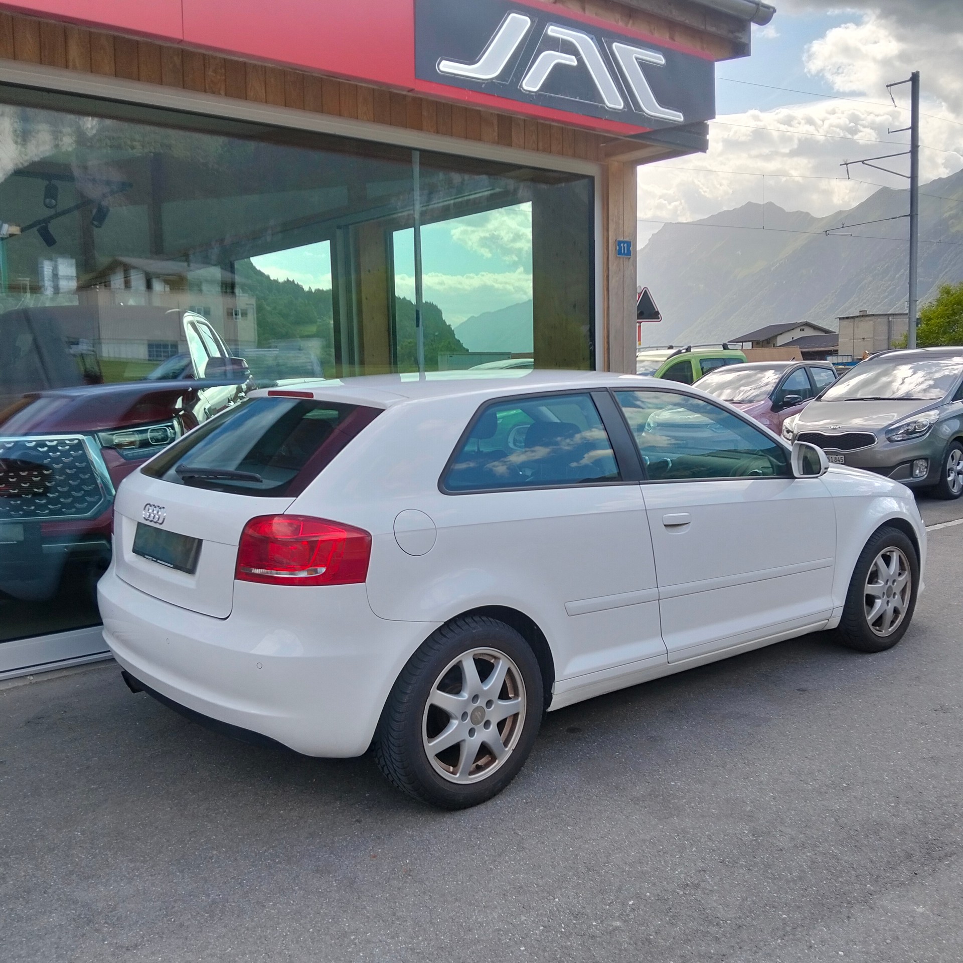 AUDI A3 1.8 TFSI Attraction-image-9