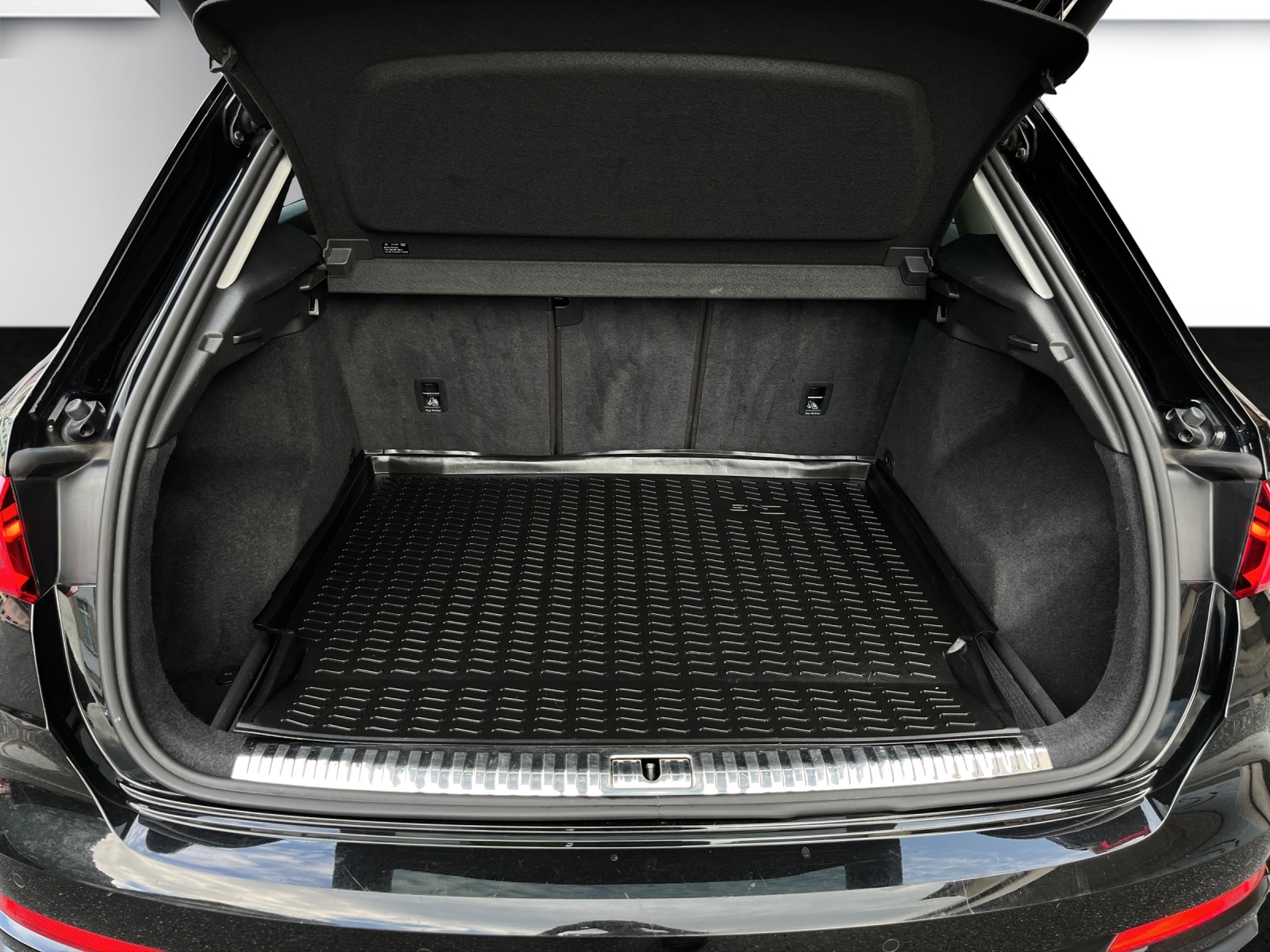 AUDI Q3 35 TFSI S line Attraction S-tronic-image-16