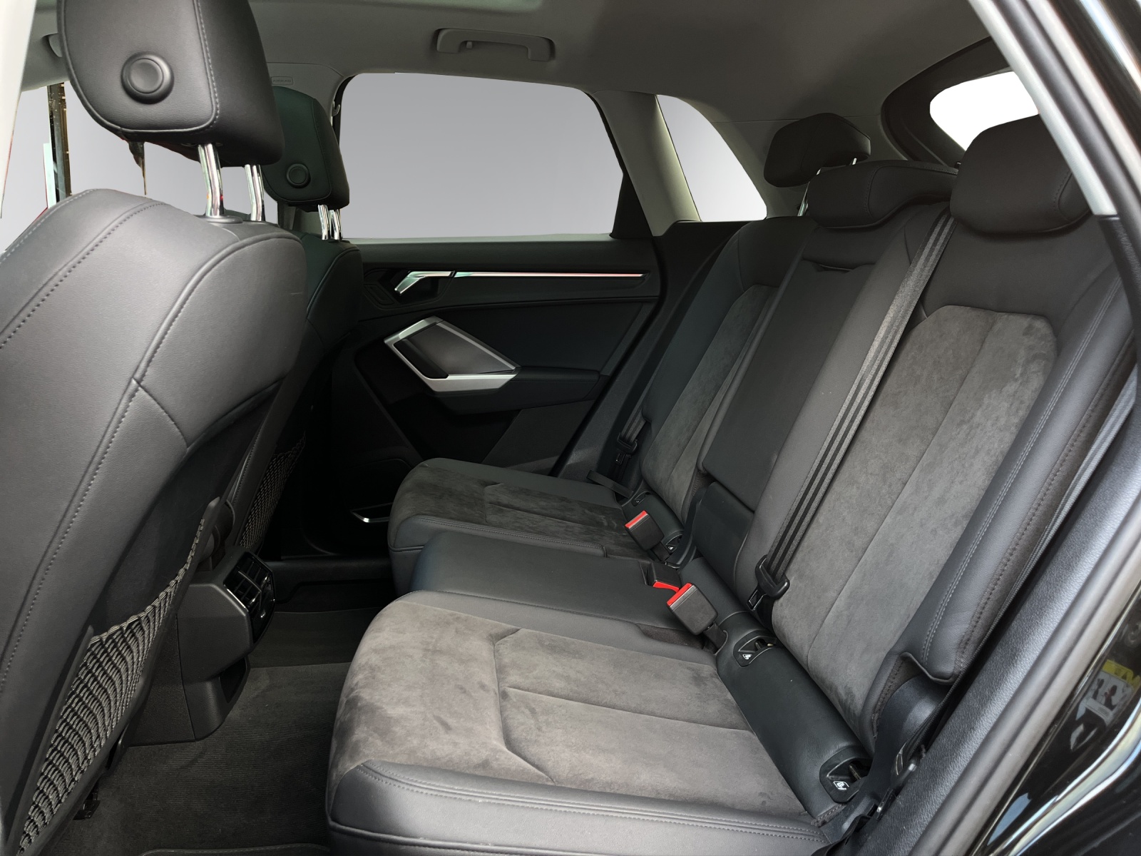 AUDI Q3 35 TFSI S line Attraction S-tronic-image-15