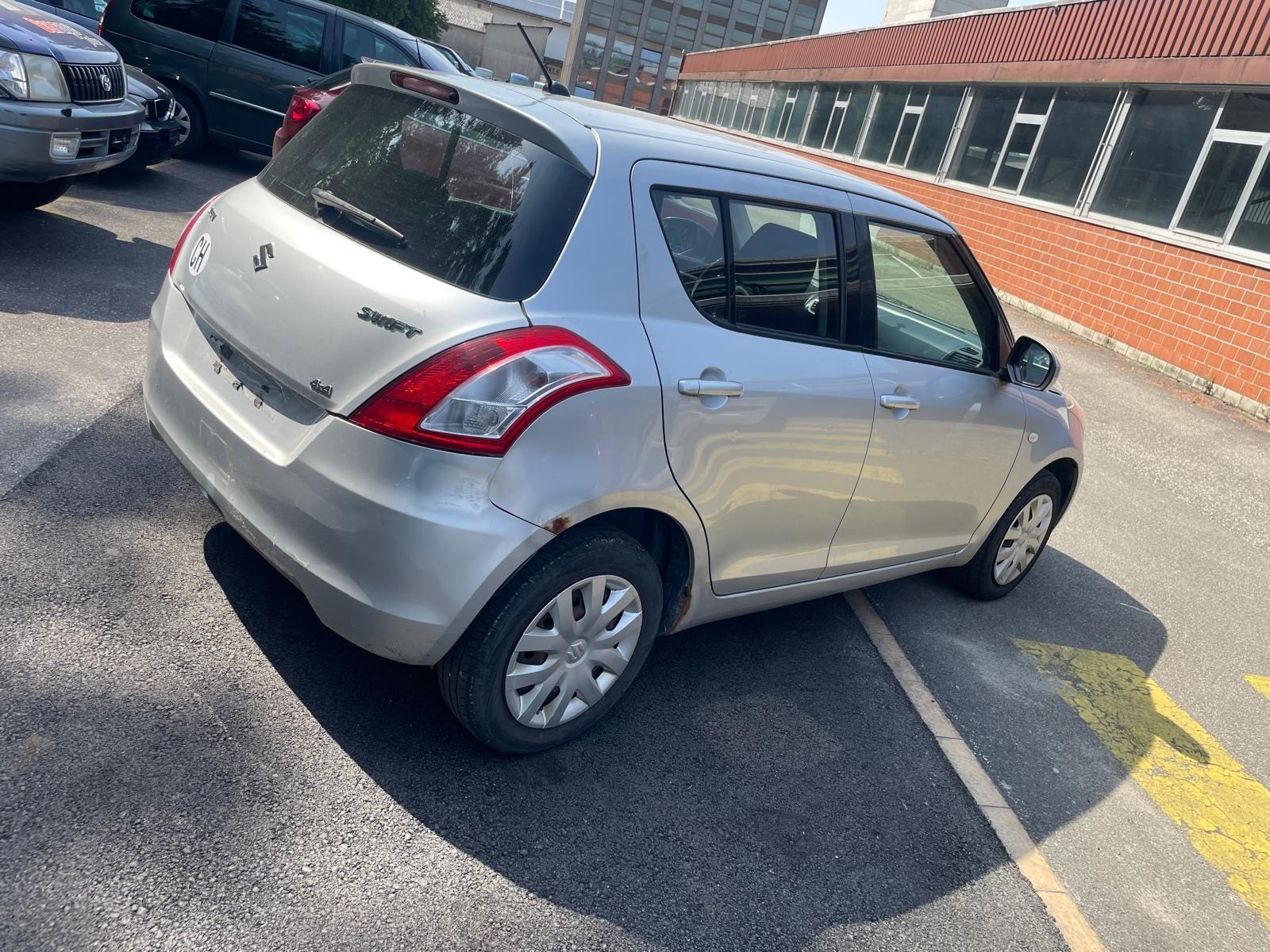 SUZUKI Swift 1.2i 16V GL Top 4x4-image-3