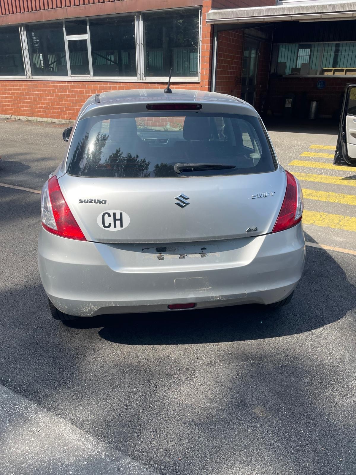SUZUKI Swift 1.2i 16V GL Top 4x4-image-4