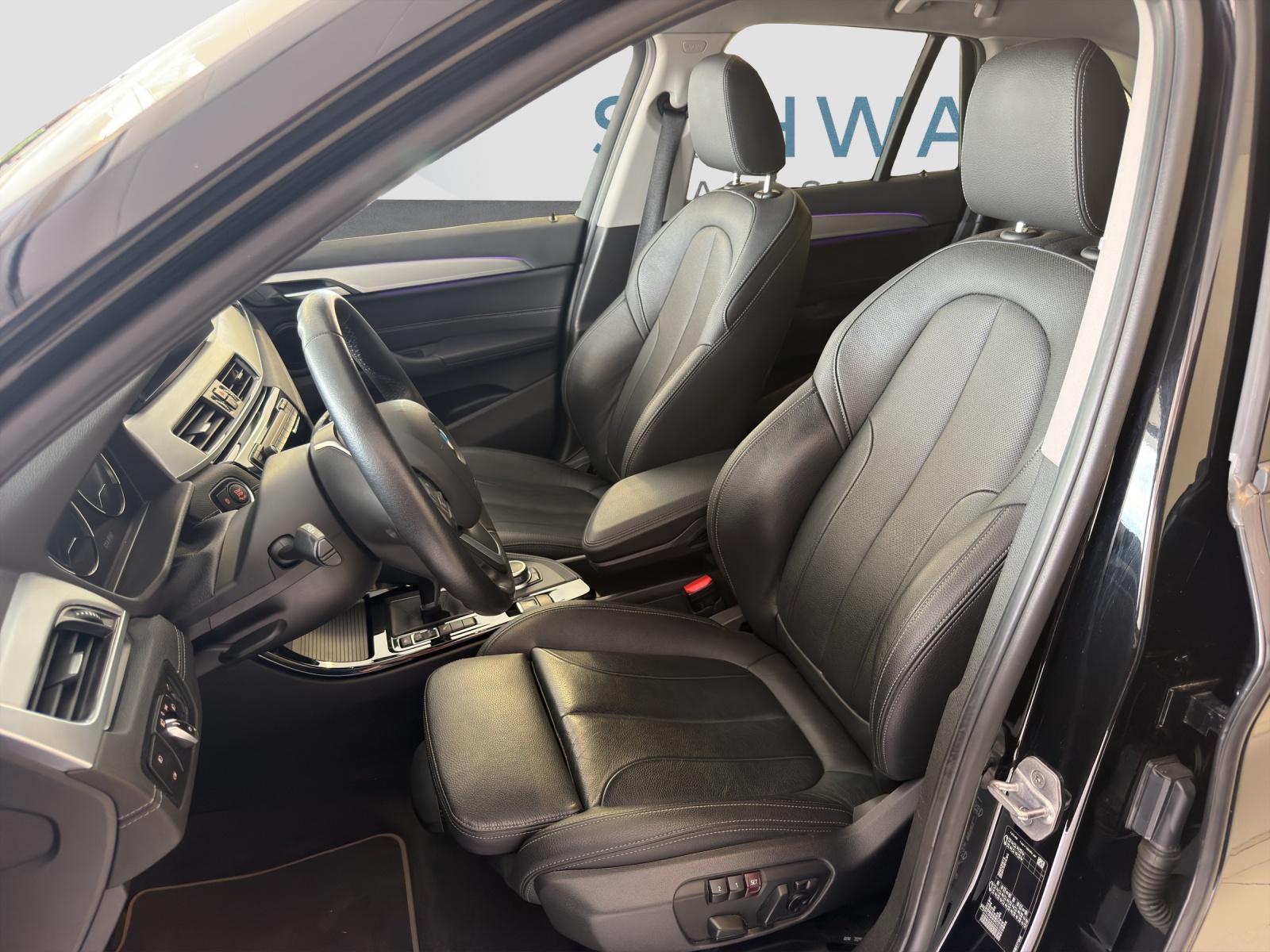 BMW X1 18i sDrive-image-8