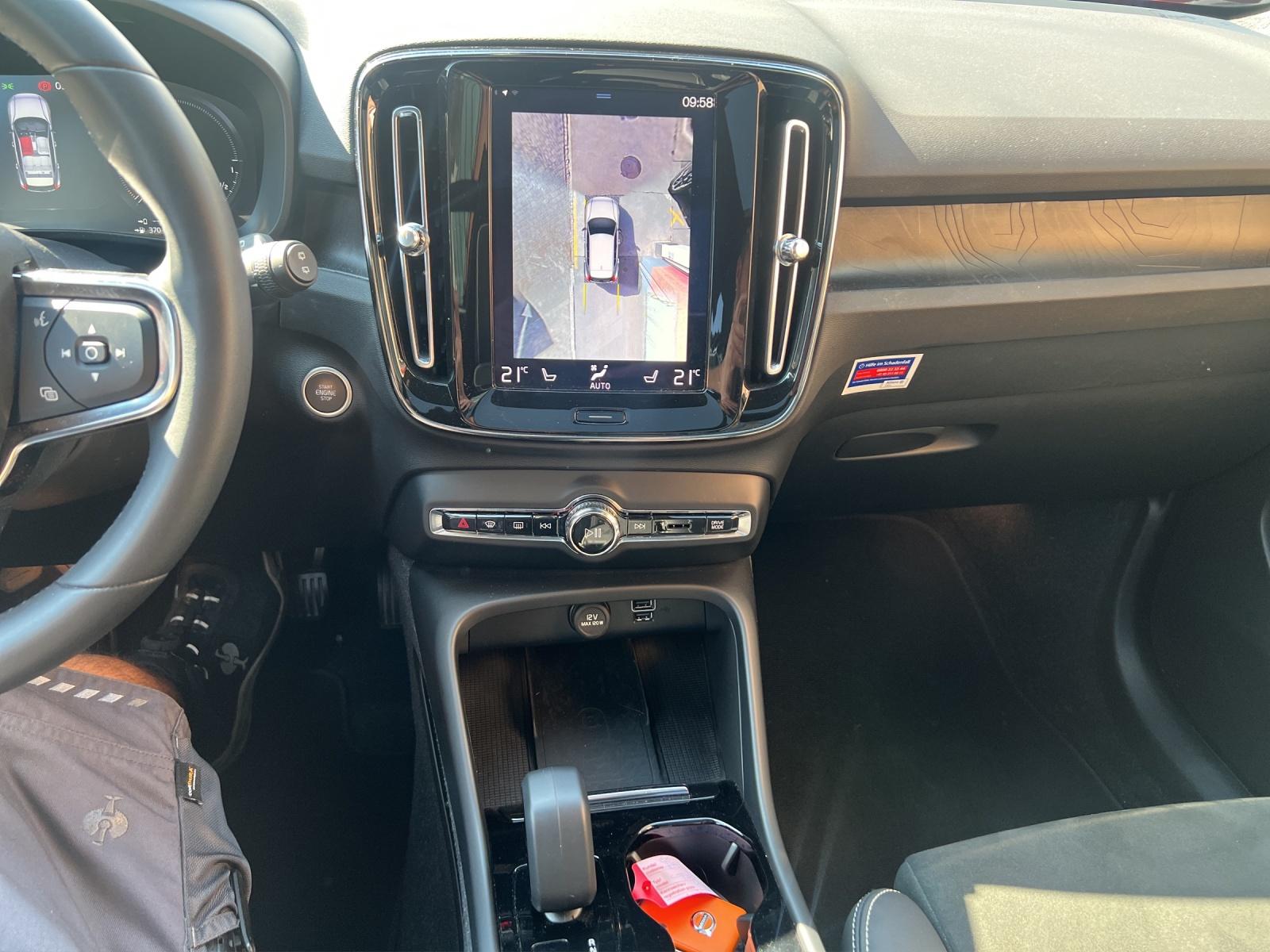VOLVO XC40 1.5 T5 PiH Ultimate Bright-image-10