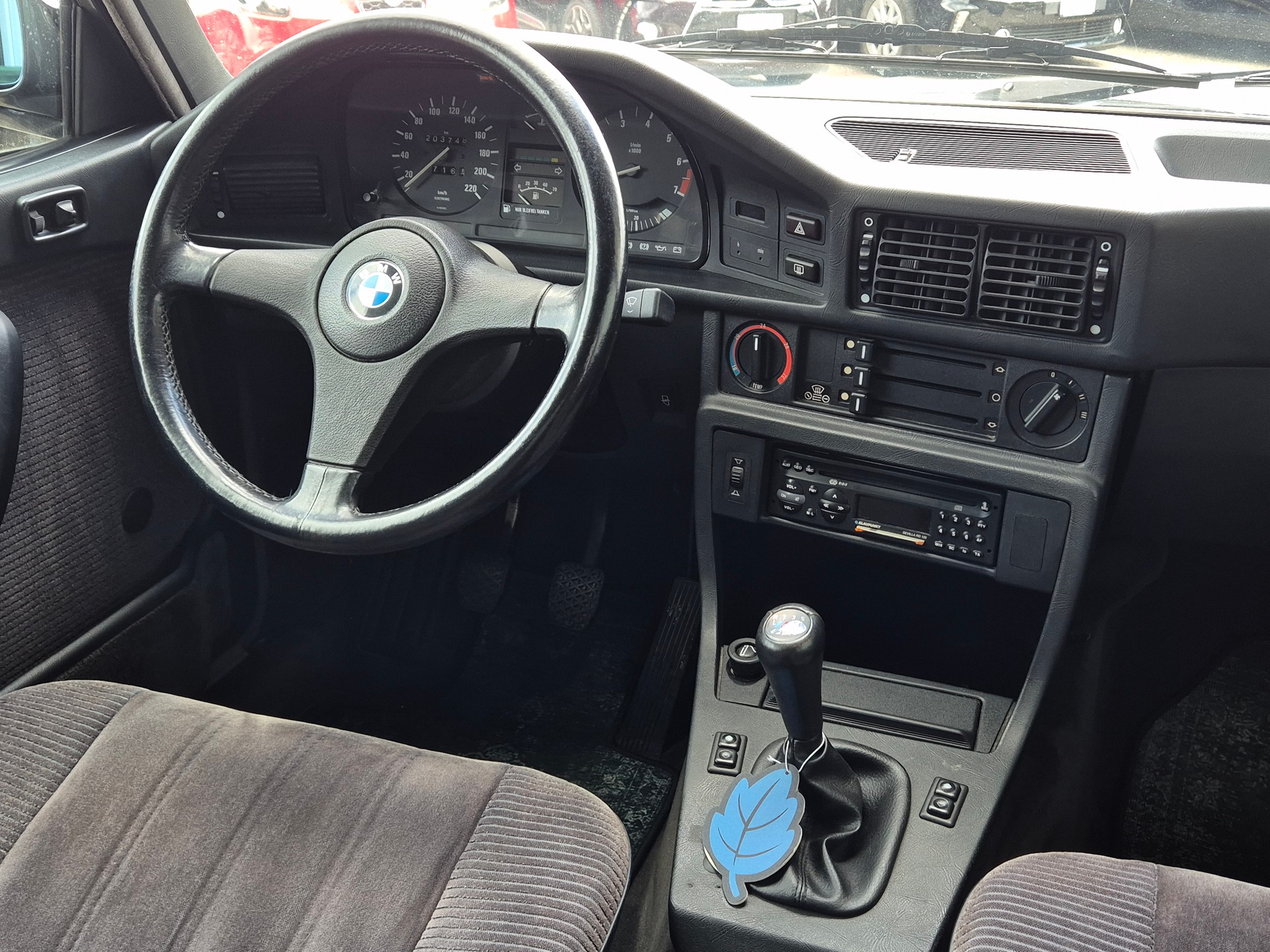 BMW 520i Edition-image-11
