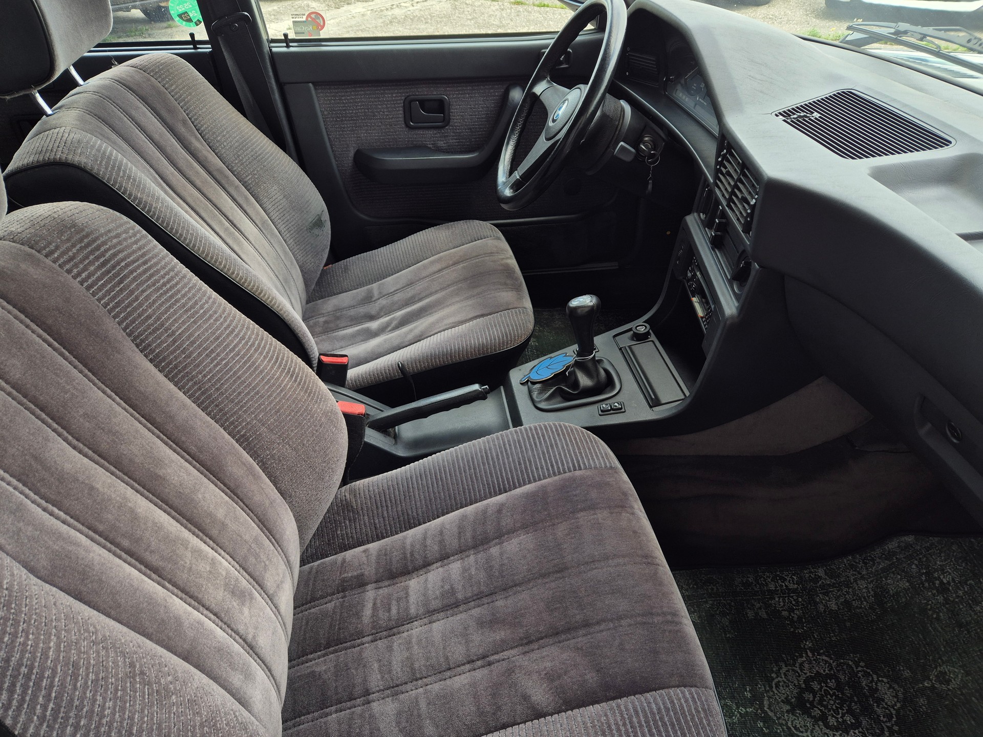 BMW 520i Edition-image-13