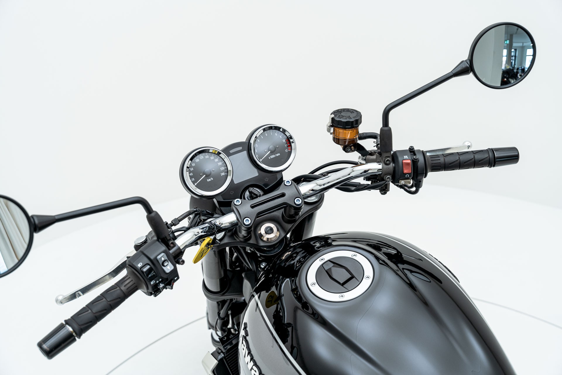 KAWASAKI Z 900 RS-image-7