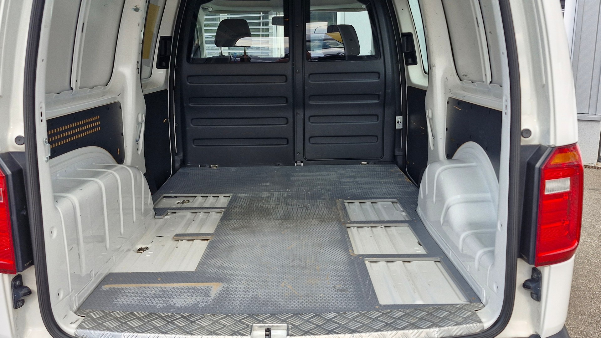 VW Caddy Maxi Kaw. 2.0 TDI 122 BMT 4motion-image-14