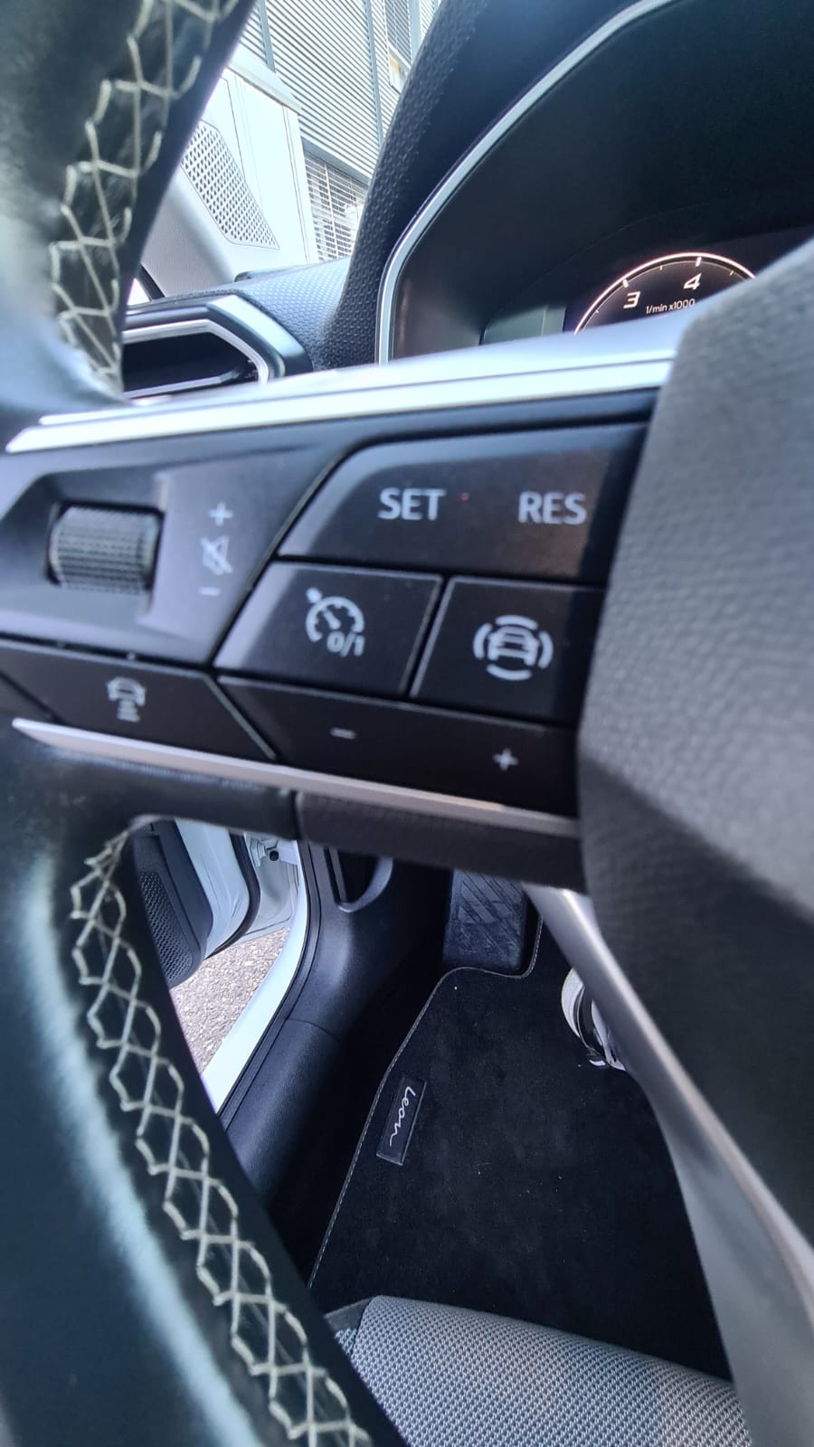 SEAT Leon ST 2.0 TDI EVO DSG Style ** Full Digital Cockpit ** Parklehnassistanz **Gr.Navi ** Parkhilfe ** Modell 2021 ** Ab MFK-image-8