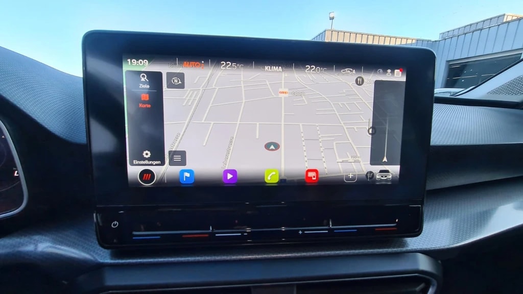 SEAT Leon ST 2.0 TDI EVO DSG Style ** Full Digital Cockpit ** Parklehnassistanz **Gr.Navi ** Parkhilfe ** Modell 2021 ** Ab MFK-image-9