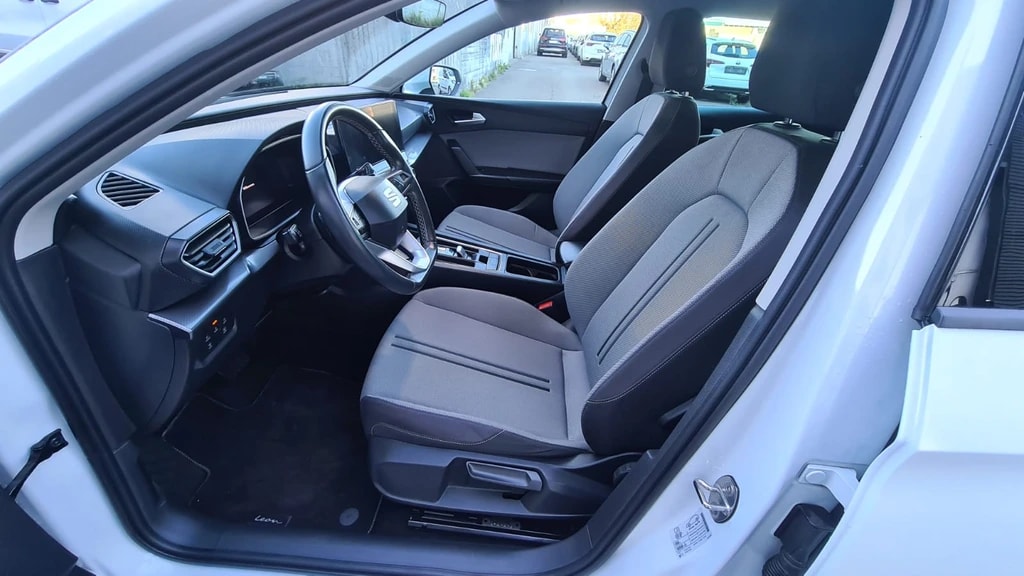 SEAT Leon ST 2.0 TDI EVO DSG Style ** Full Digital Cockpit ** Parklehnassistanz **Gr.Navi ** Parkhilfe ** Modell 2021 ** Ab MFK-image-13