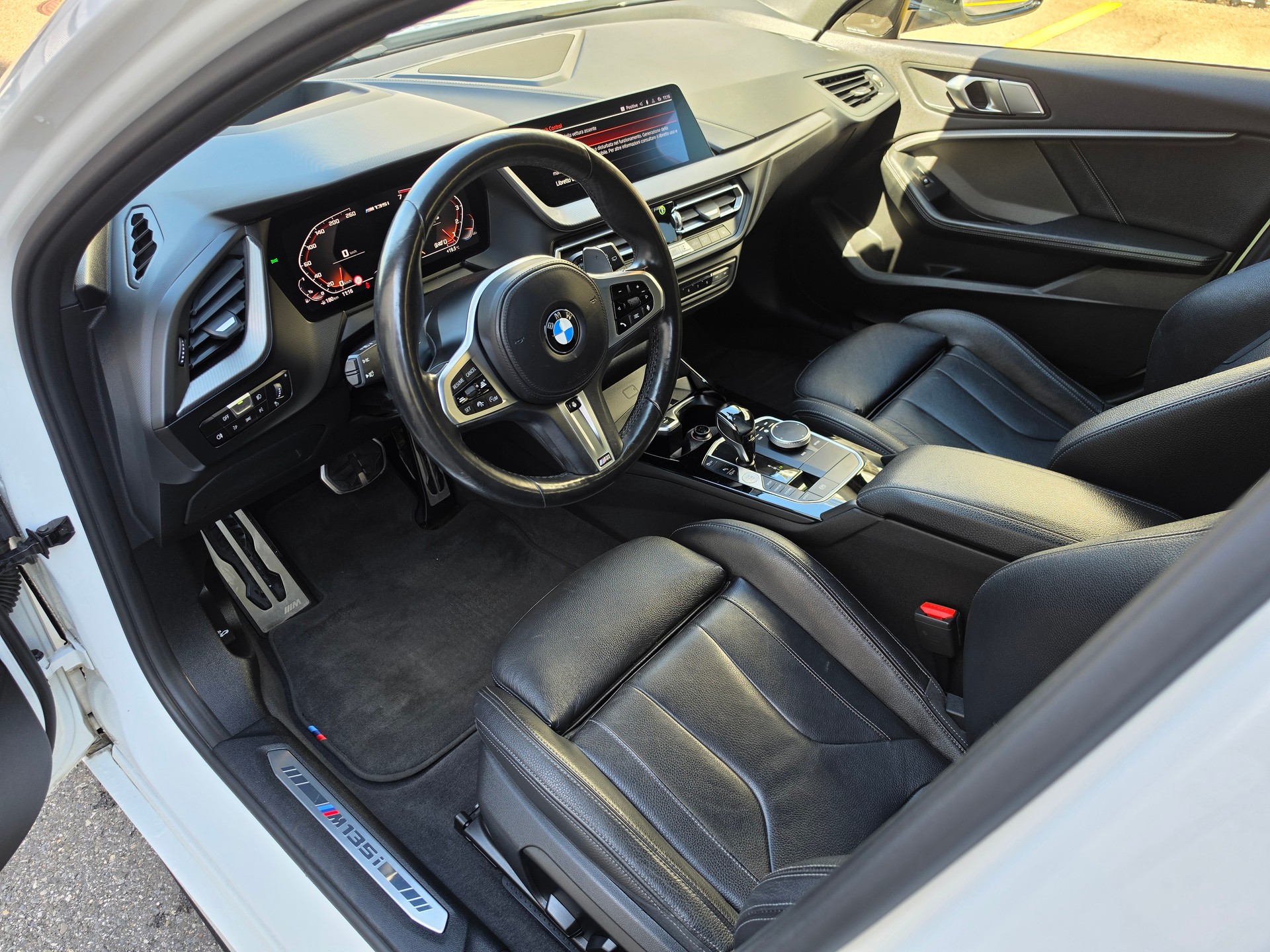 BMW M135i xDrive Steptronic-image-8