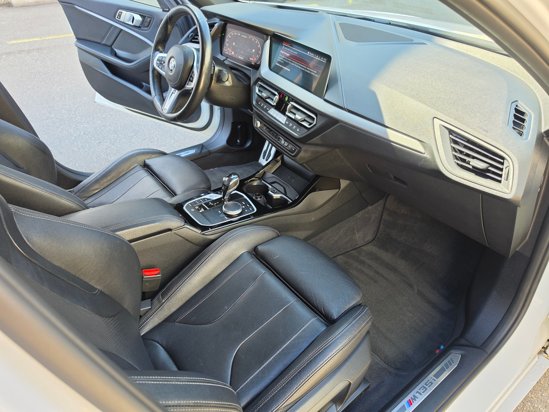 BMW M135i xDrive Steptronic-image-19