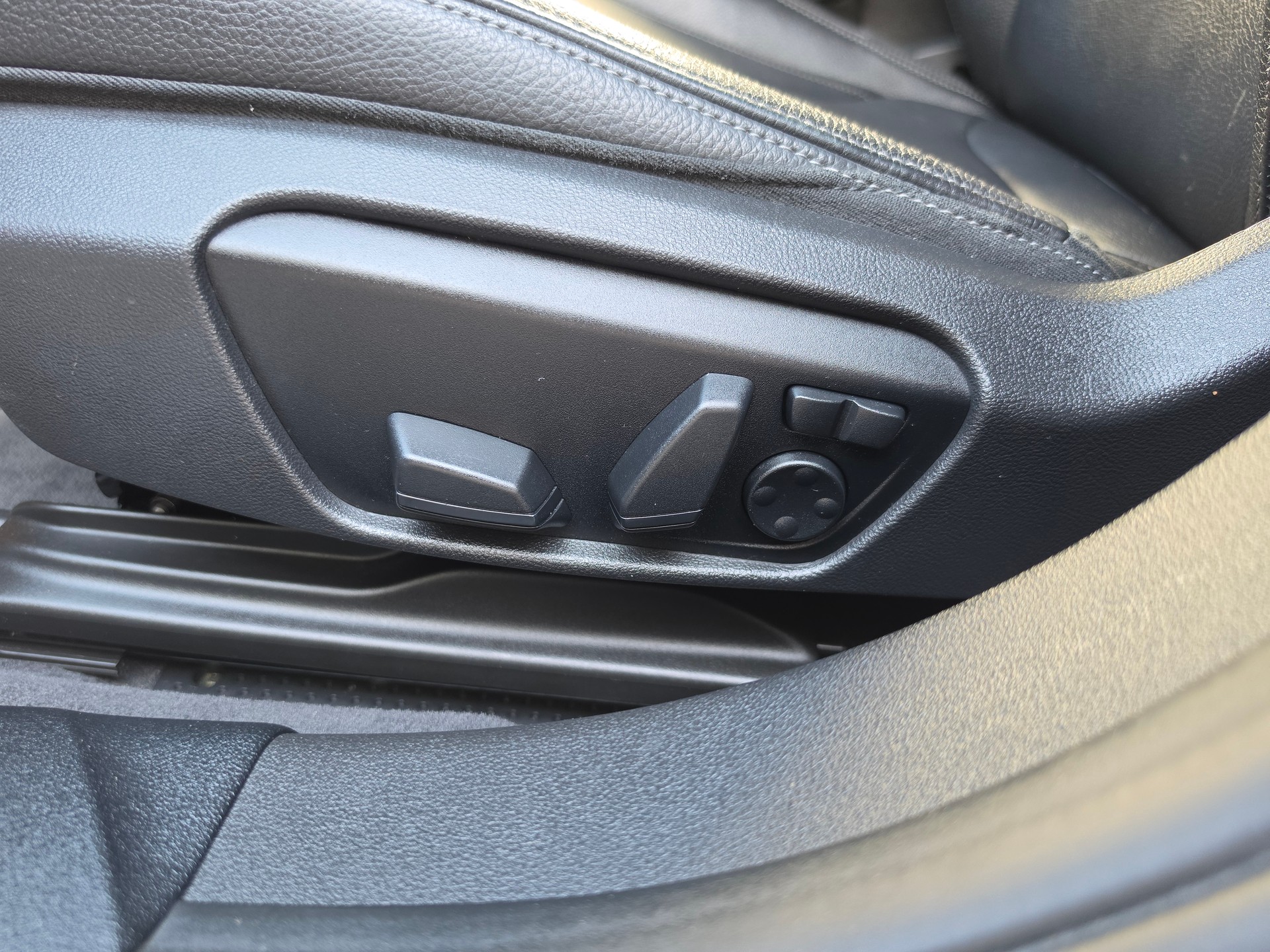 BMW M135i xDrive Steptronic-image-10