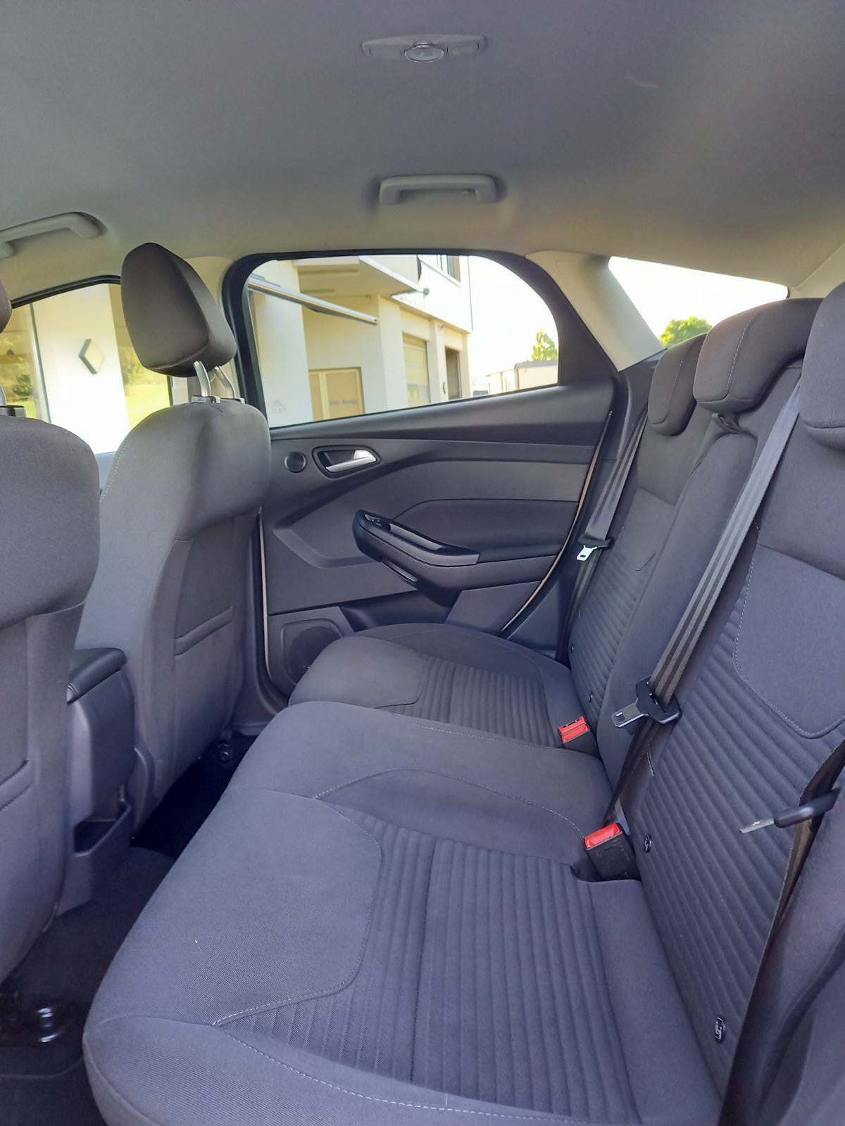 FORD Focus 1.5 SCTi Titanium Automatic-image-12