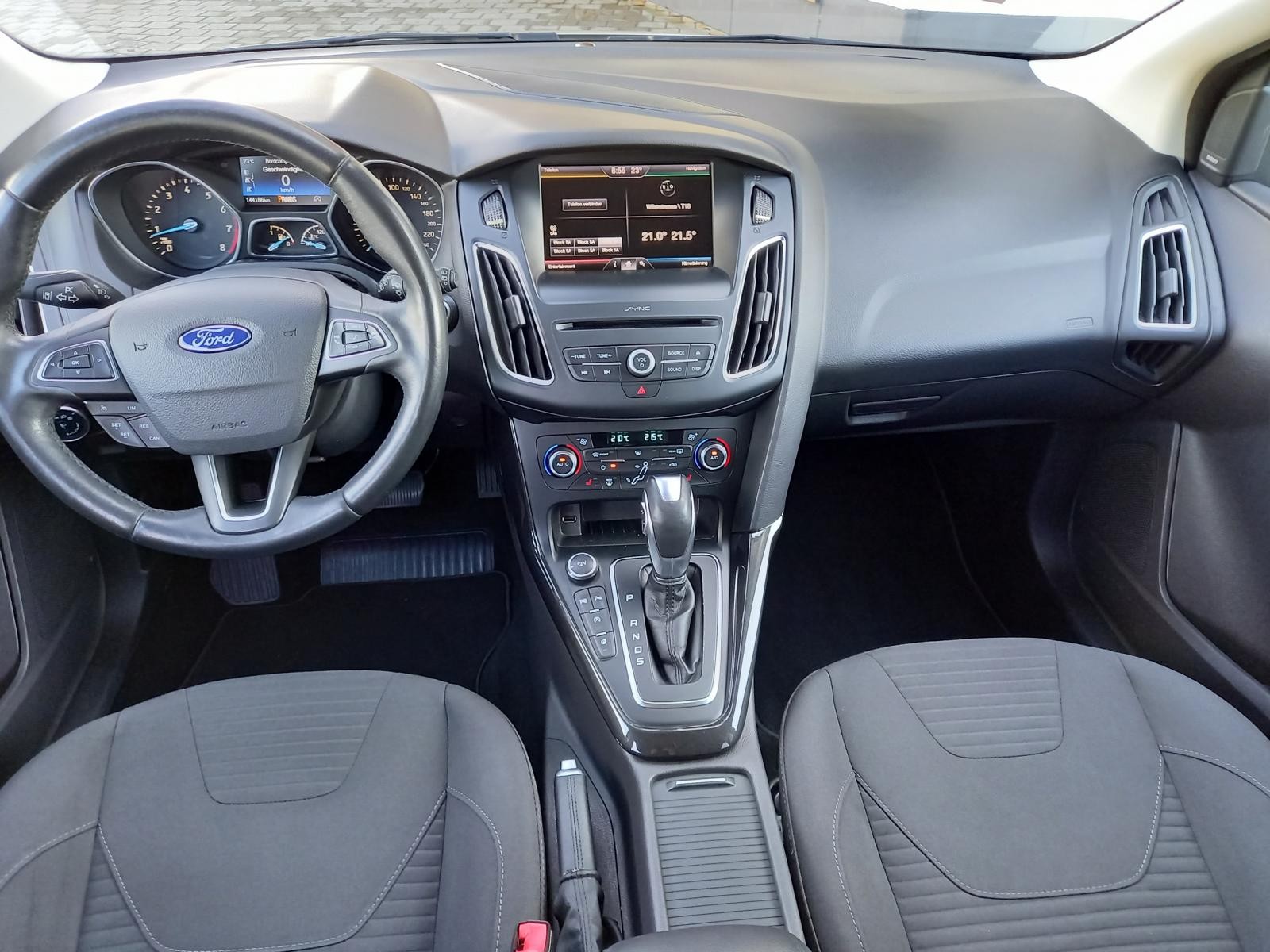 FORD Focus 1.5 SCTi Titanium Automatic-image-4