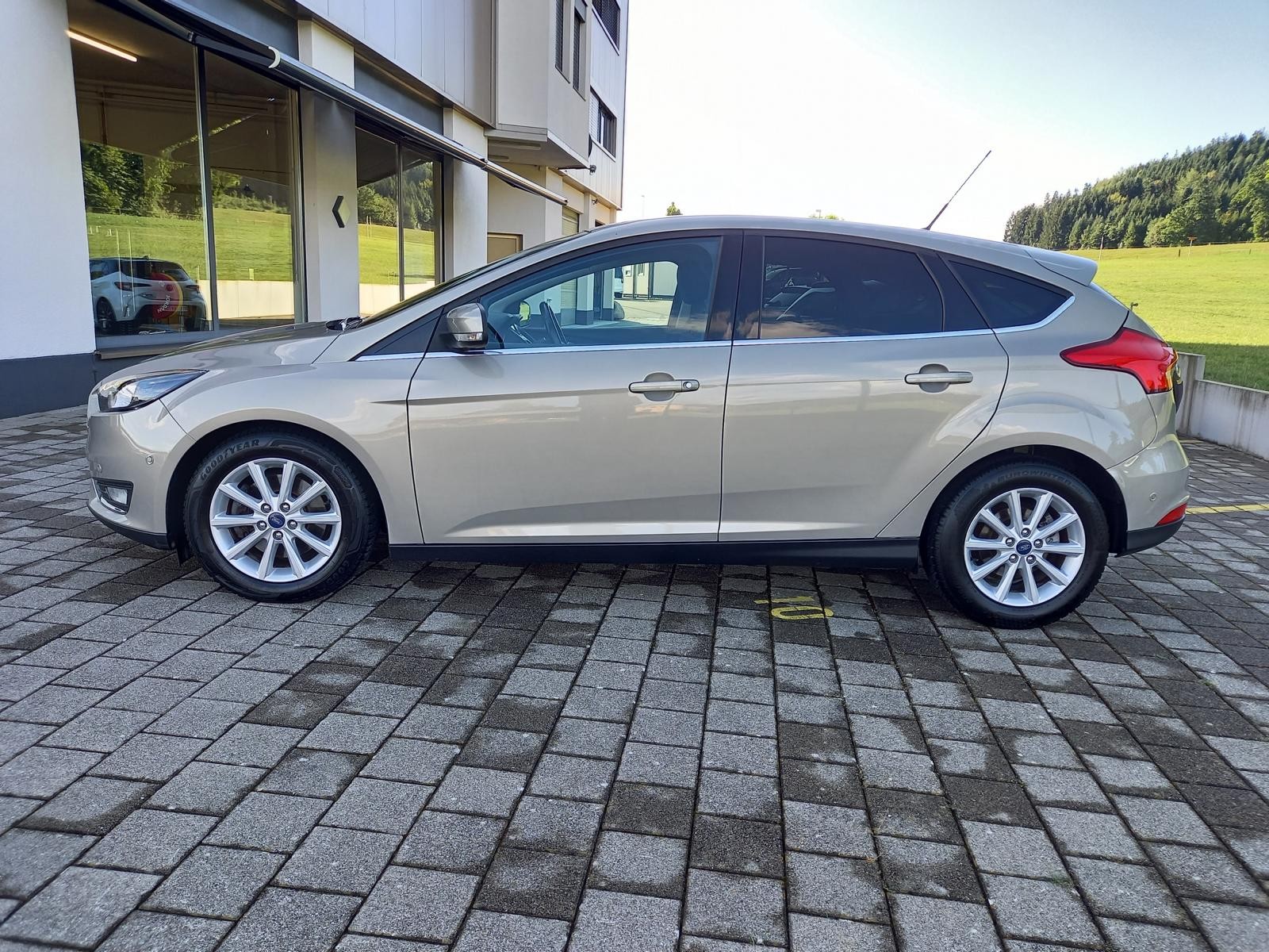FORD Focus 1.5 SCTi Titanium Automatic-image-2