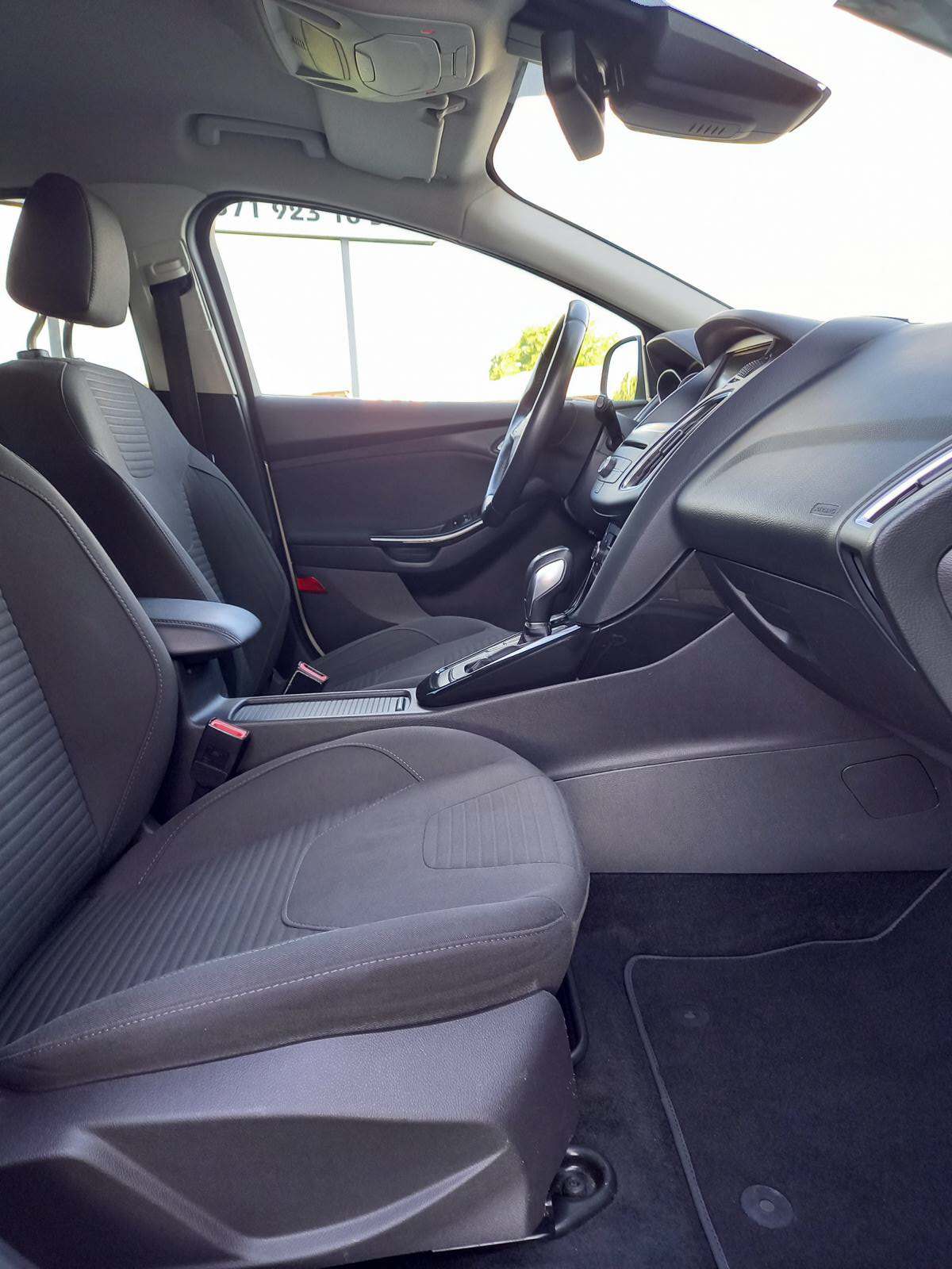 FORD Focus 1.5 SCTi Titanium Automatic-image-9