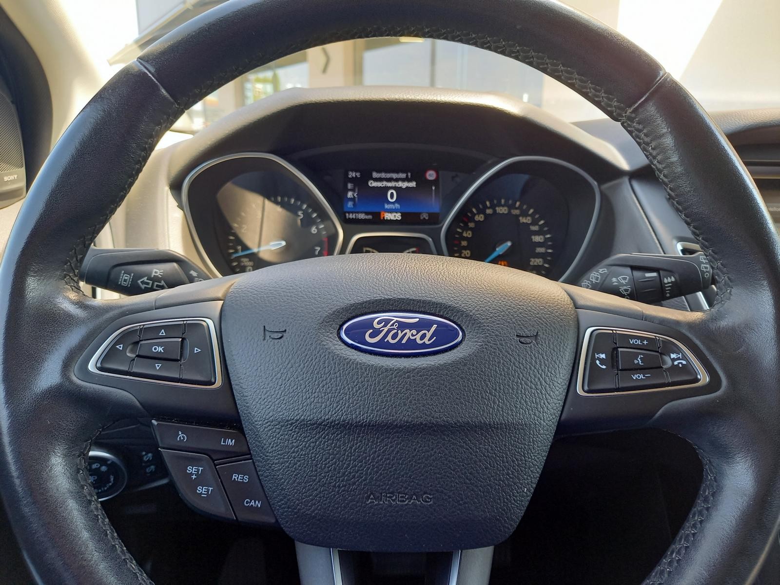 FORD Focus 1.5 SCTi Titanium Automatic-image-5