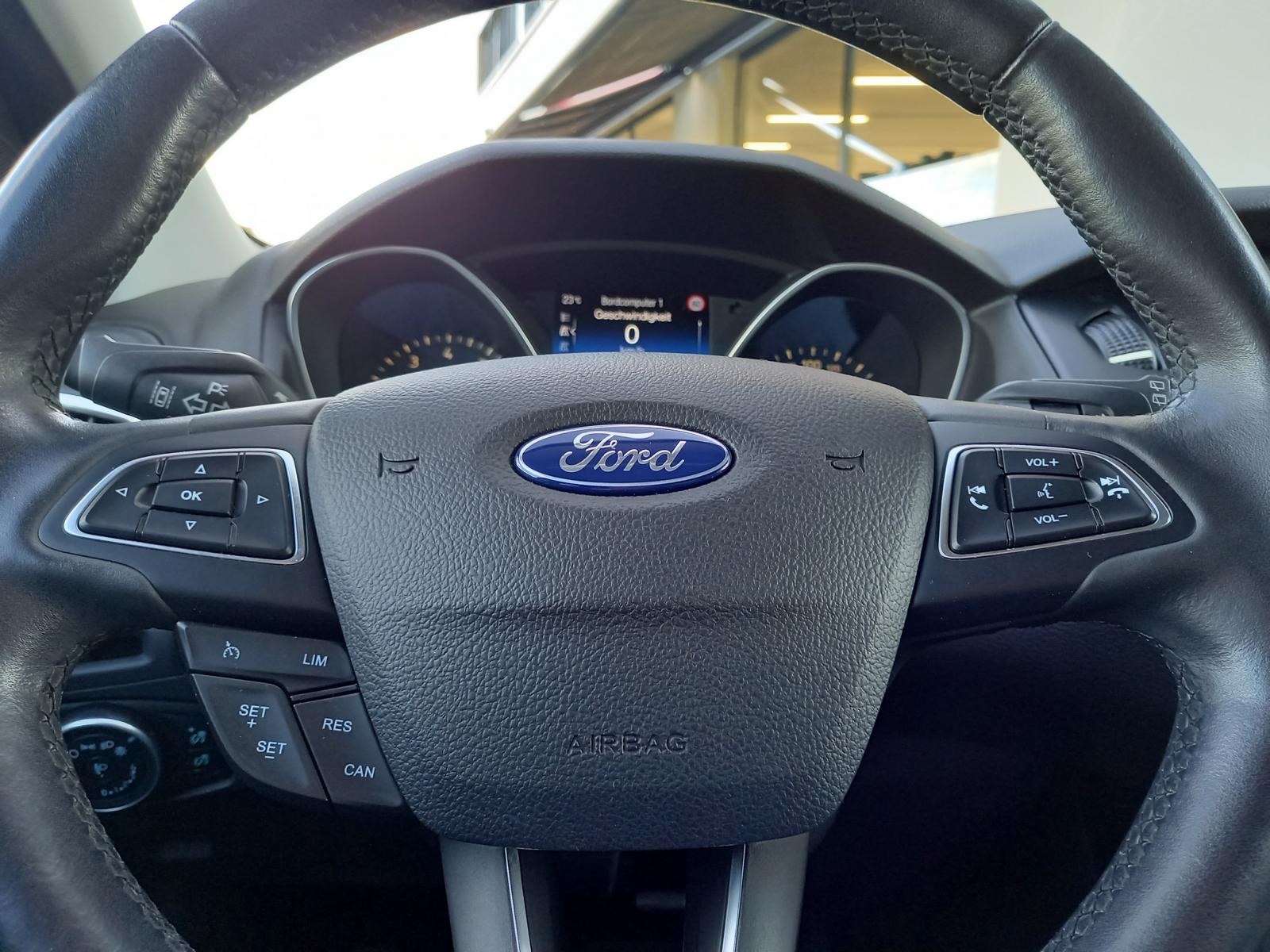 FORD Focus 1.5 SCTi Titanium Automatic-image-5