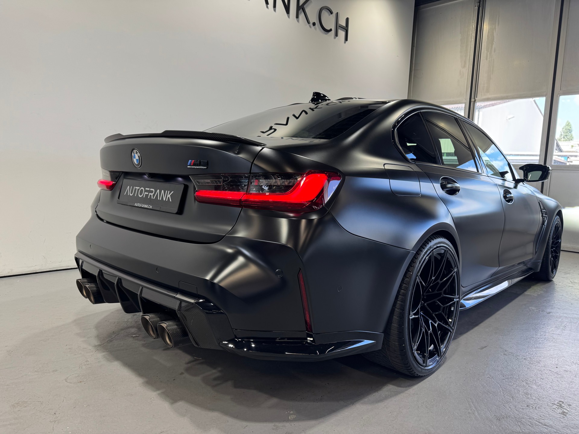 BMW M3 Competition xDrive-image-3