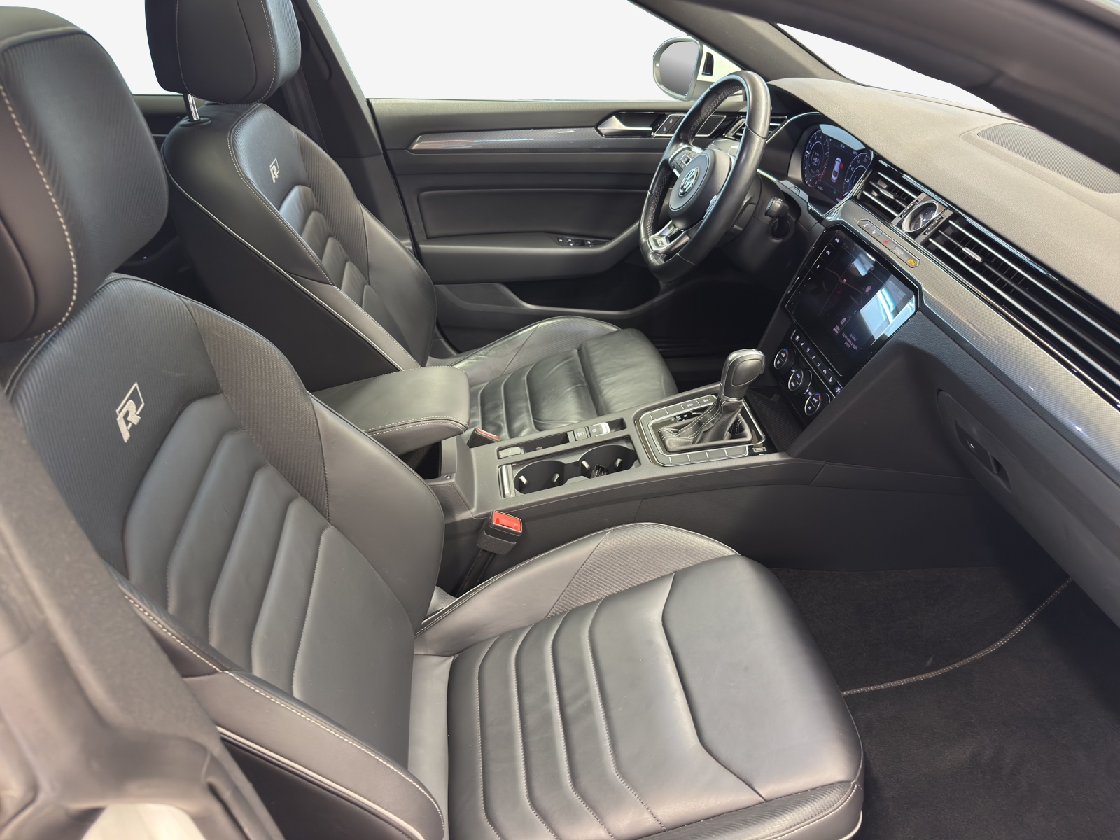 VW Arteon 2.0 TSI BMT R-Line 4Motion DSG-image-14