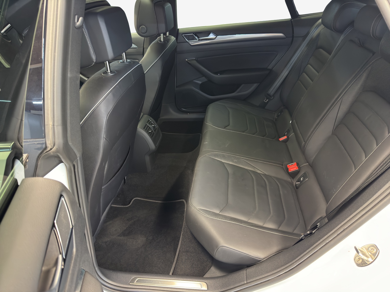 VW Arteon 2.0 TSI BMT R-Line 4Motion DSG-image-11
