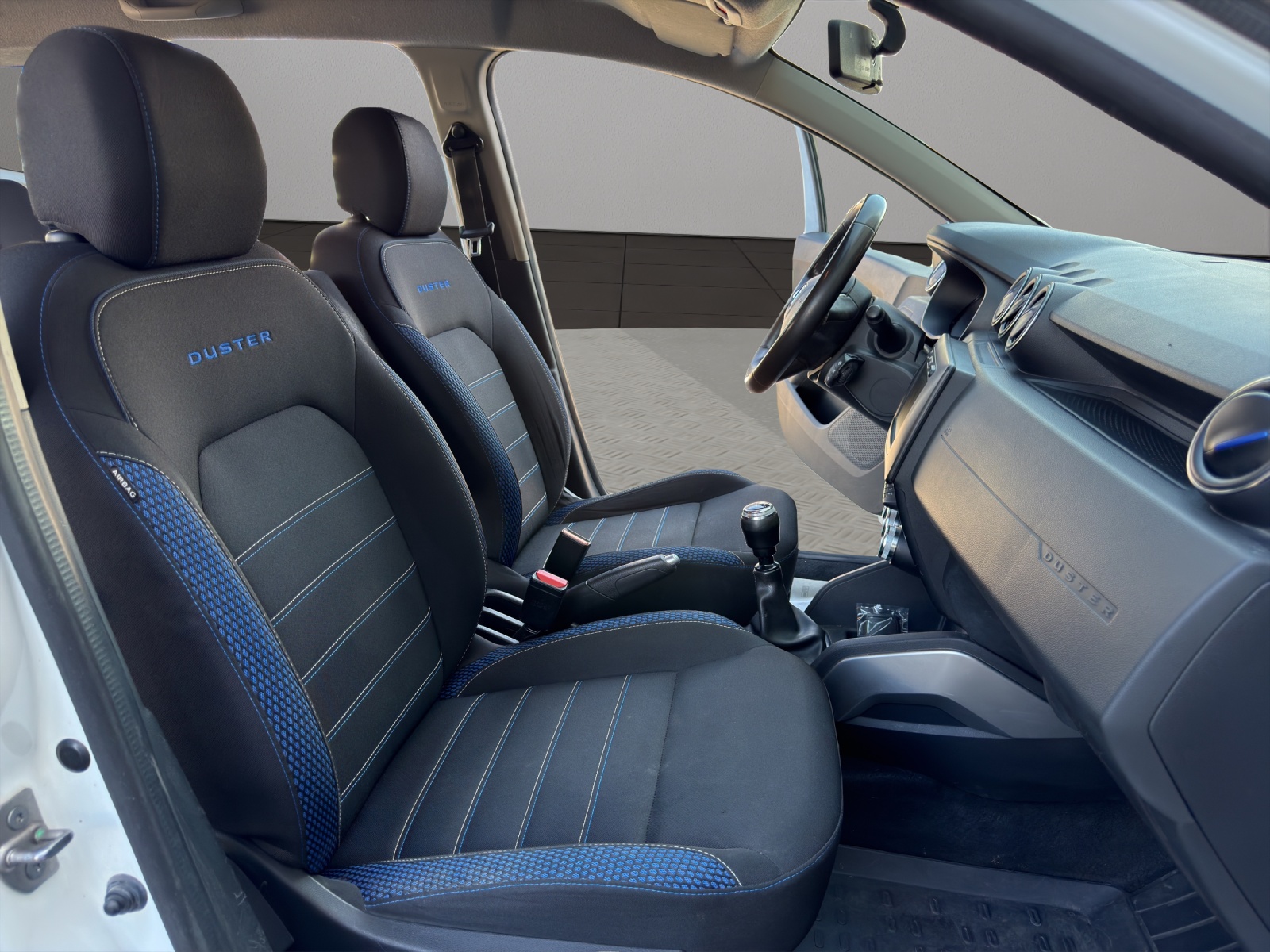DACIA Duster TCe 130 Celebration 4x4-image-16
