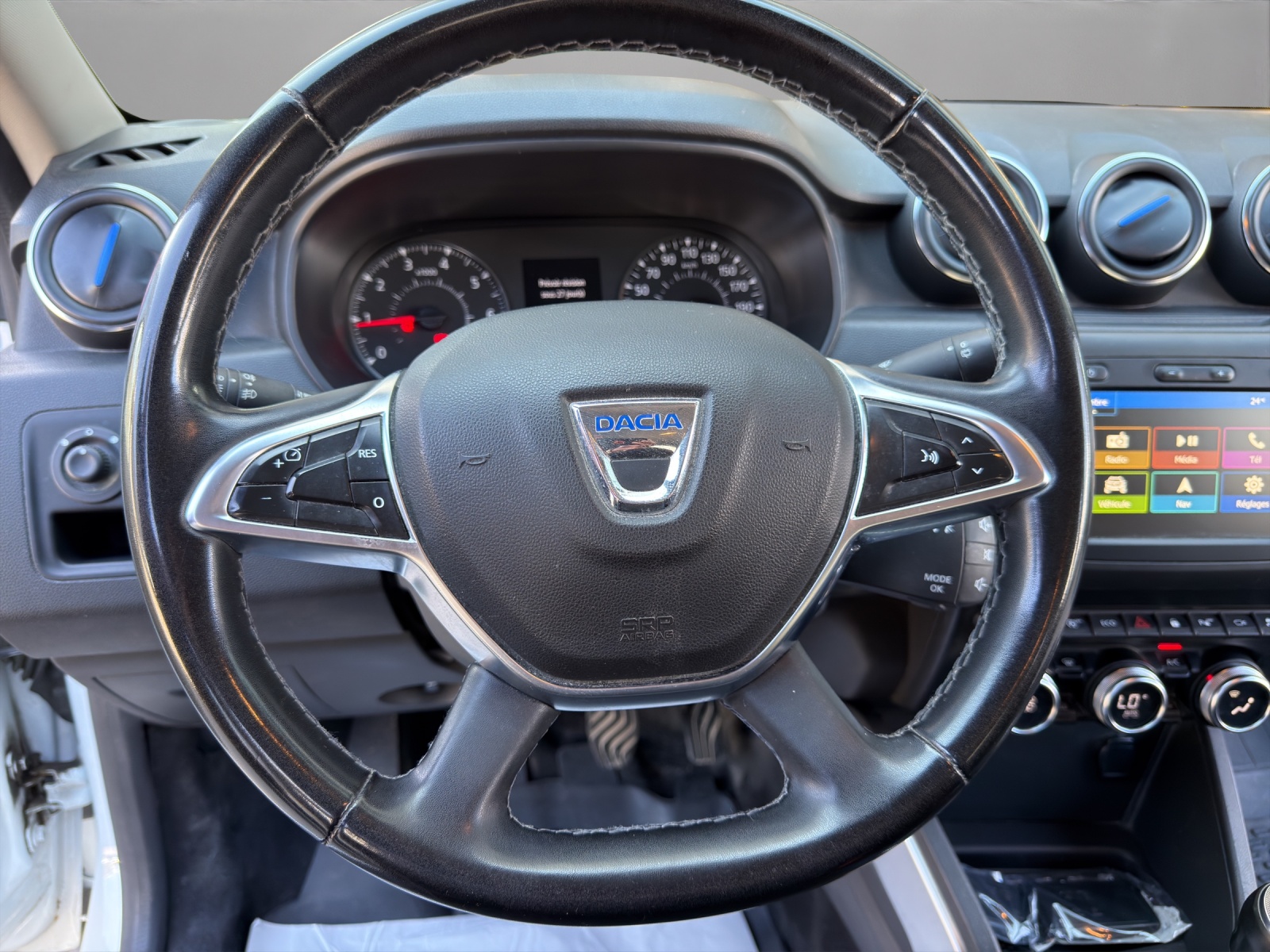 DACIA Duster TCe 130 Celebration 4x4-image-9