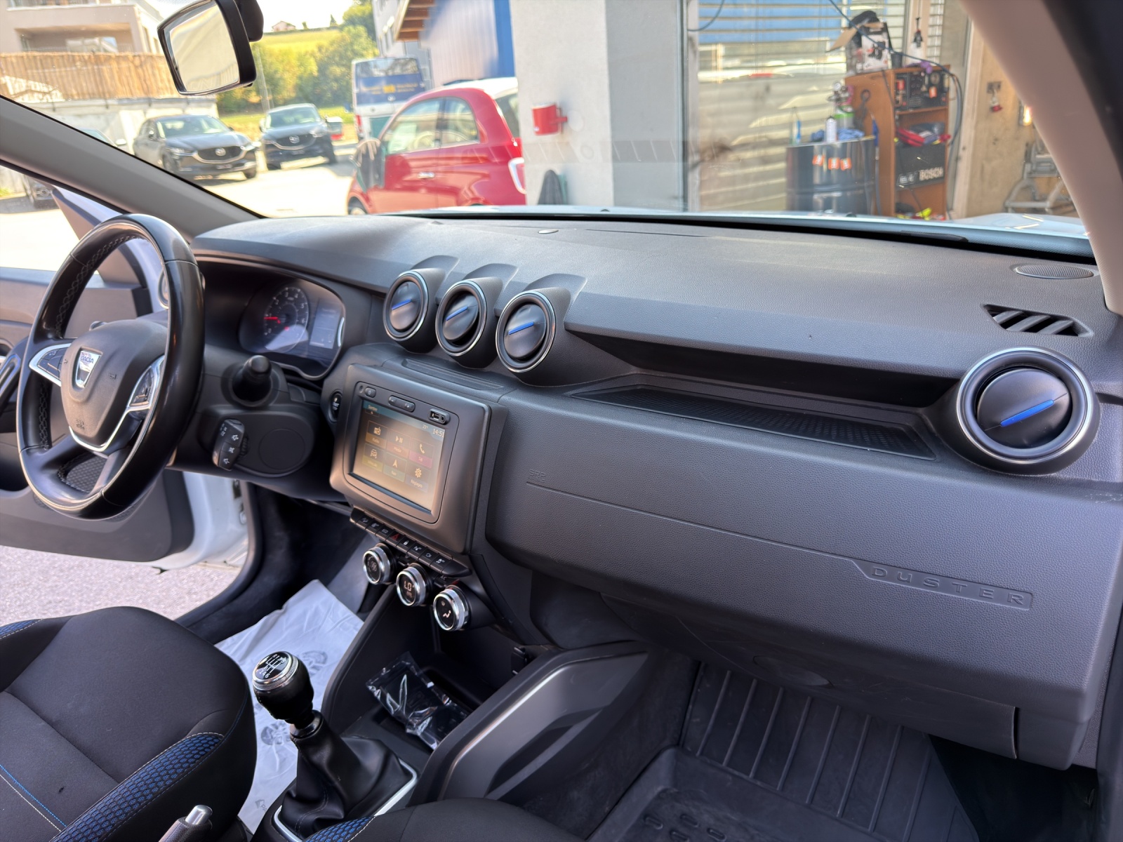 DACIA Duster TCe 130 Celebration 4x4-image-23