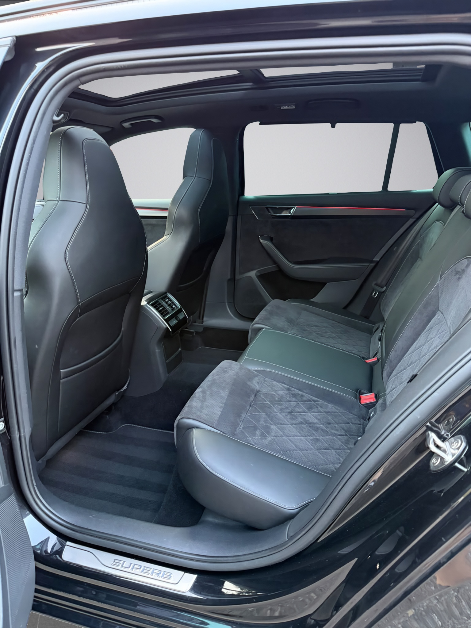 SKODA Superb Combi 2.0 TSI SportLine Plus 4x4 DSG * Facelift *-image-10