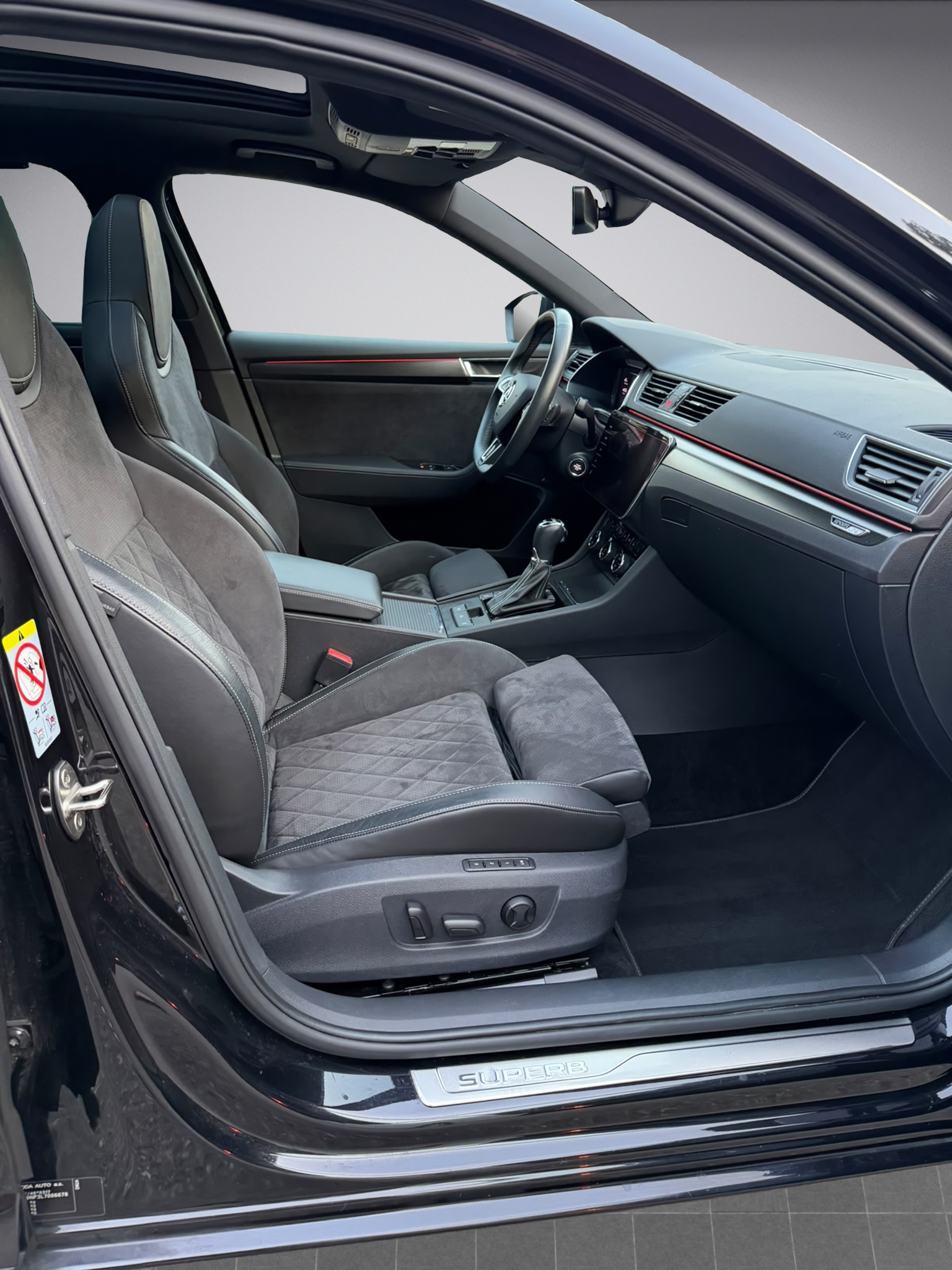 SKODA Superb Combi 2.0 TSI SportLine Plus 4x4 DSG * Facelift *-image-12