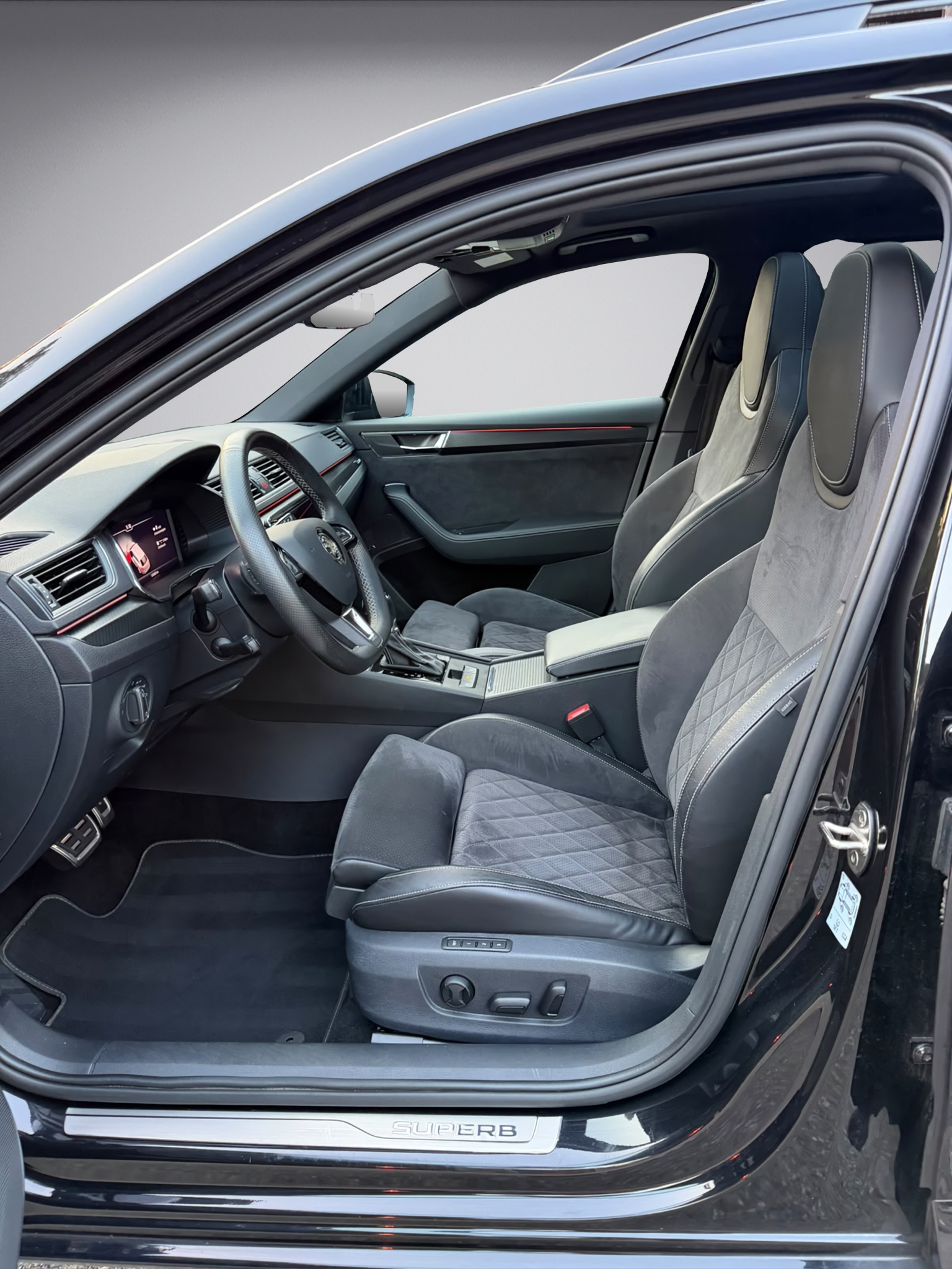 SKODA Superb Combi 2.0 TSI SportLine Plus 4x4 DSG * Facelift *-image-7