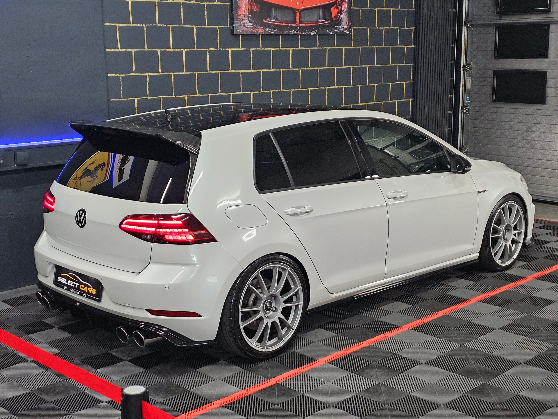 VW Golf 2.0 TSI R 4Motion DSG-image-2