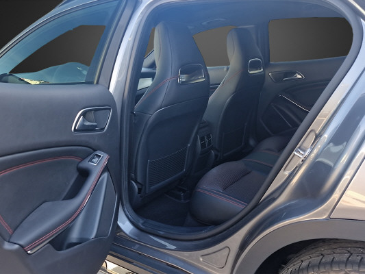 MERCEDES-BENZ GLA 250 AMG Line 4Matic-image-10