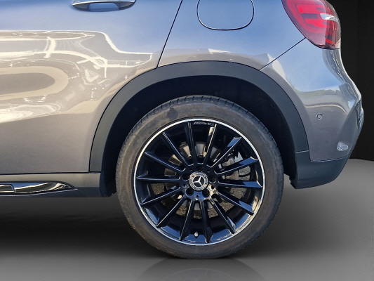 MERCEDES-BENZ GLA 250 AMG Line 4Matic-image-7