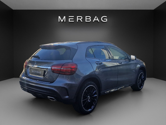 MERCEDES-BENZ GLA 250 AMG Line 4Matic-image-3