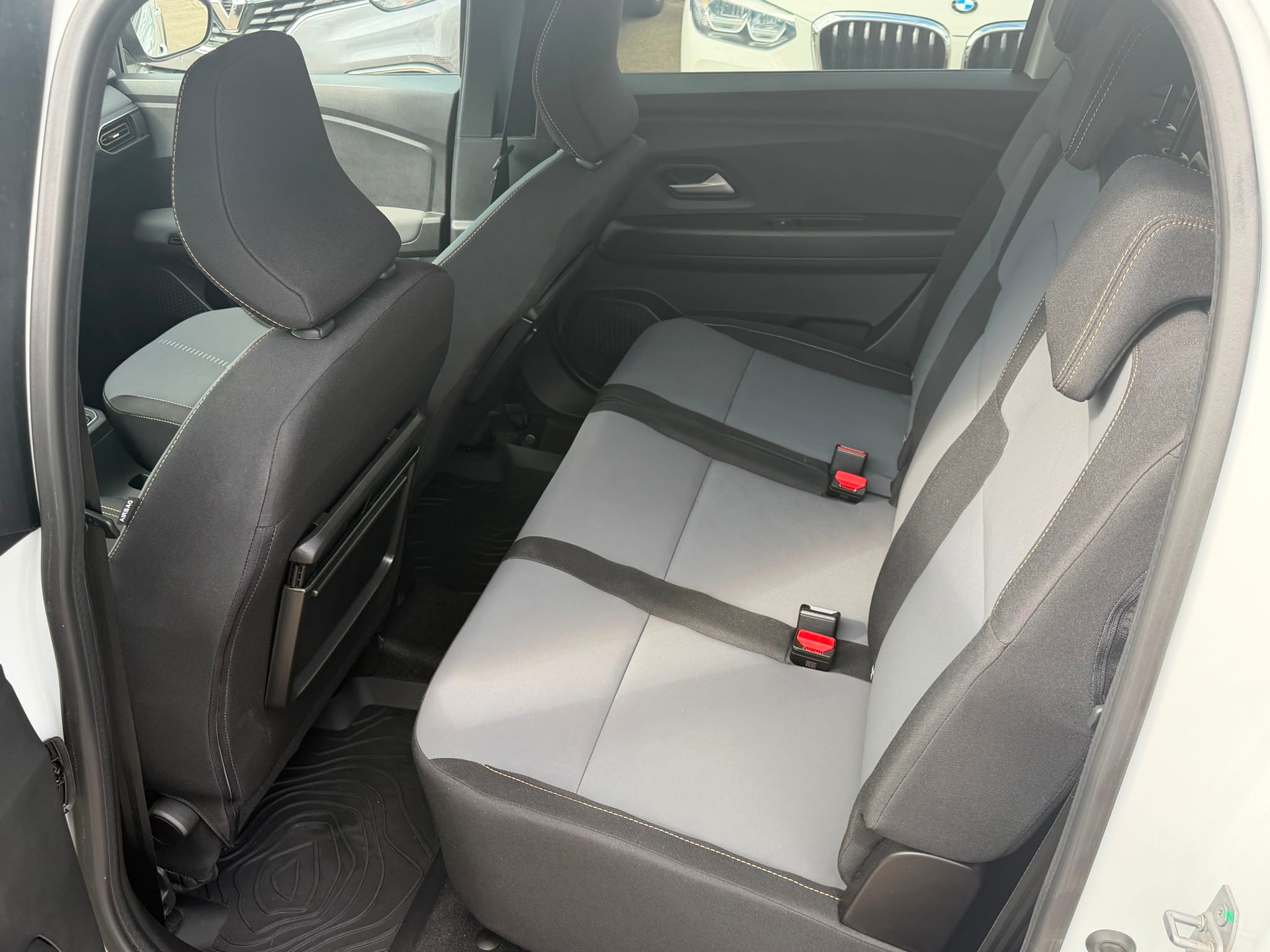 DACIA Jogger HEV 140 Extreme-image-10